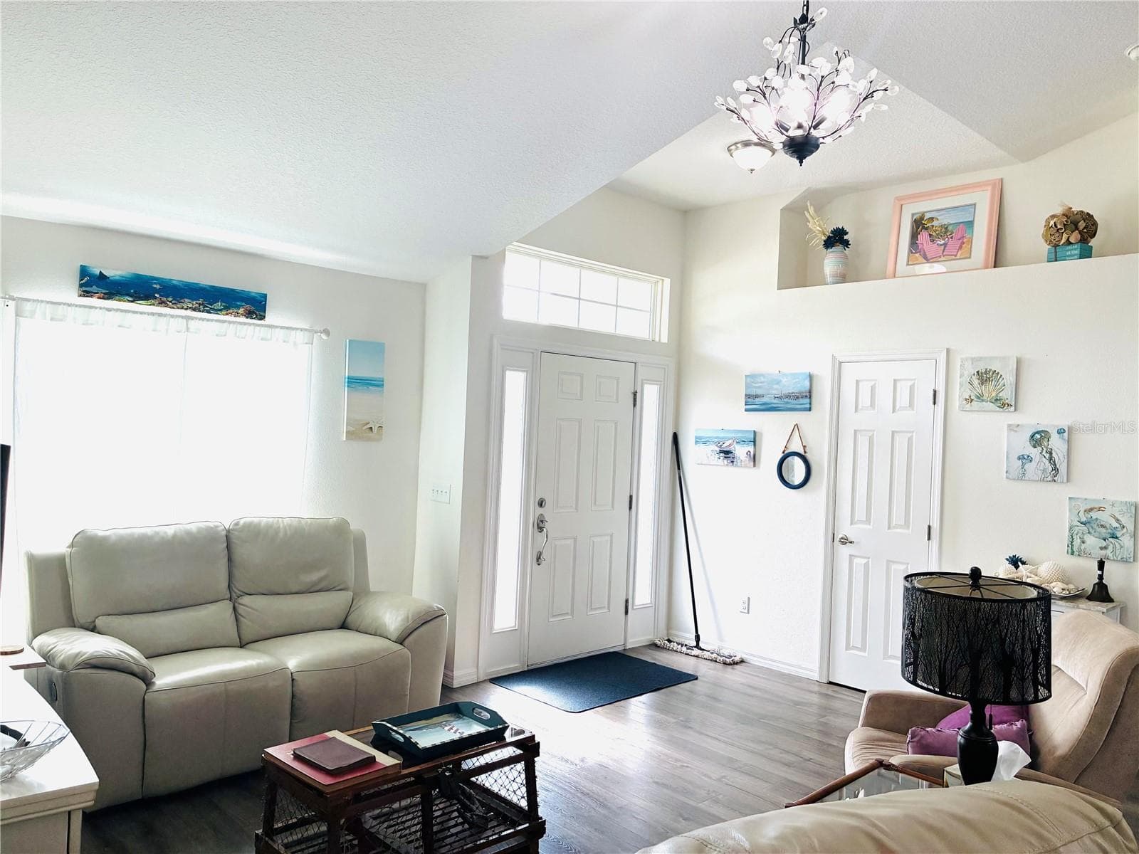 Living - 40551 E 5TH AVE, UMATILLA