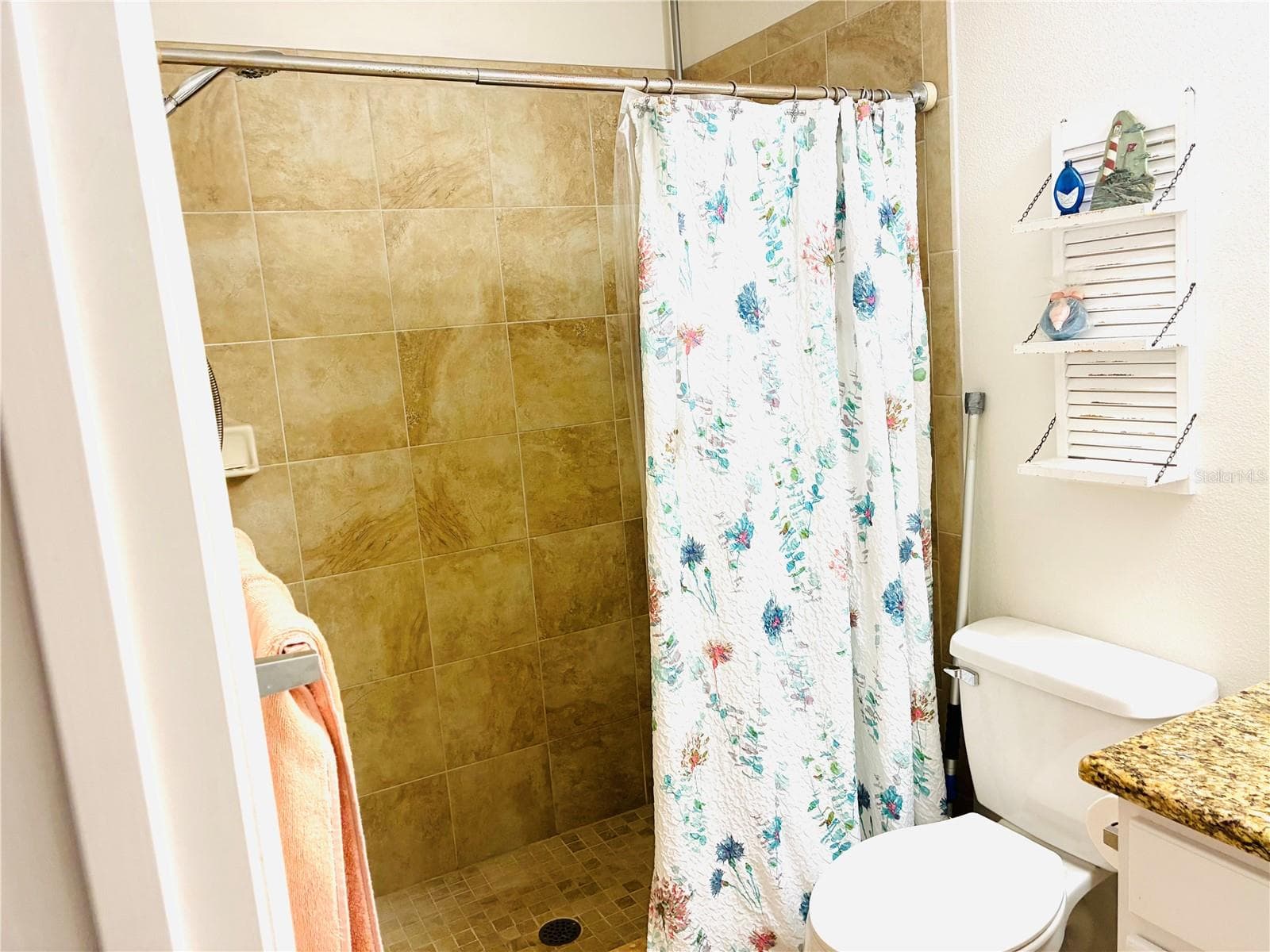 Master Bath - 40551 E 5TH AVE, UMATILLA