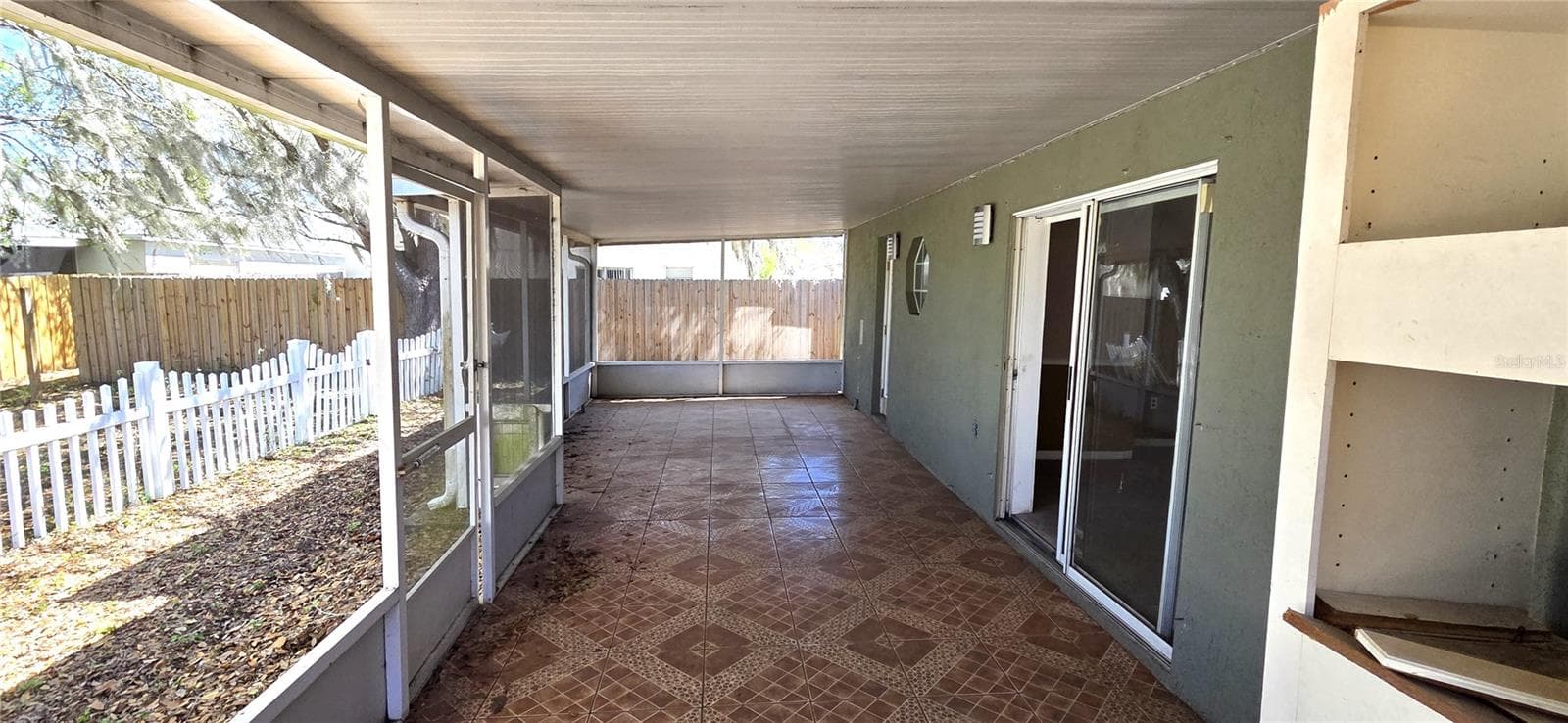 Lanai - 4716 LITTLE DENISE CT, VALRICO