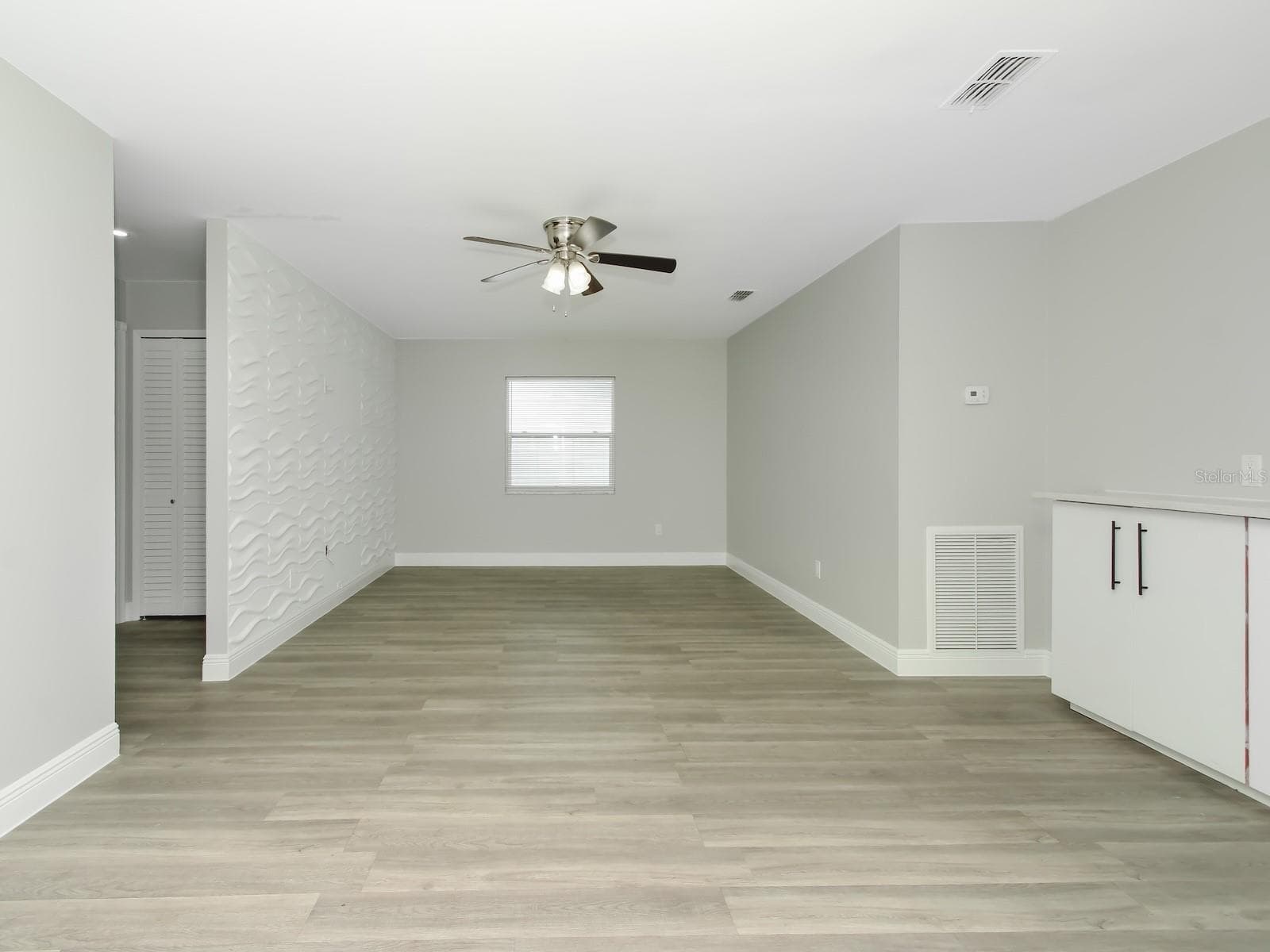 Living room1 - 919 SYLVIA DR, DELTONA