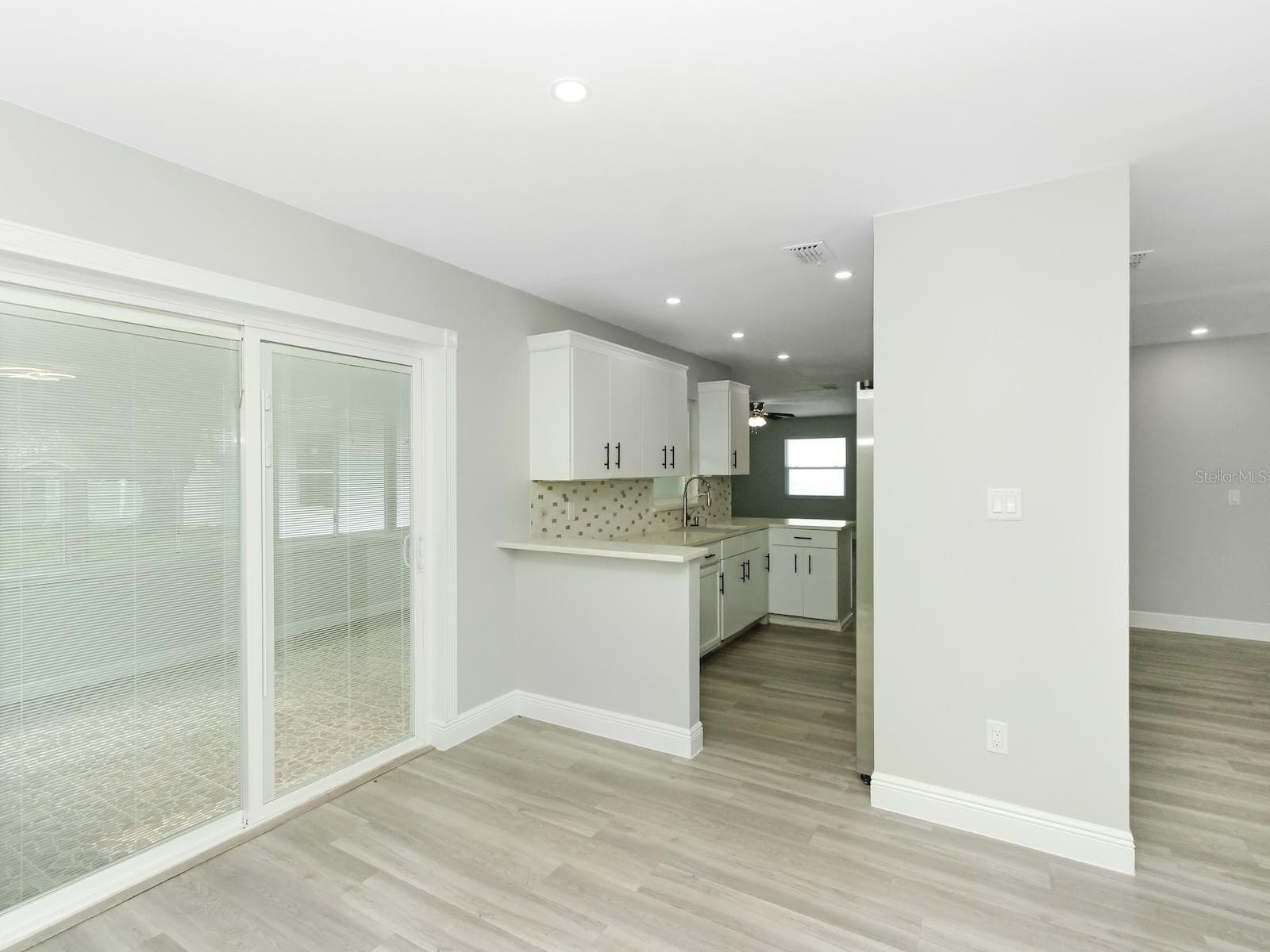 dining area - 919 SYLVIA DR, DELTONA