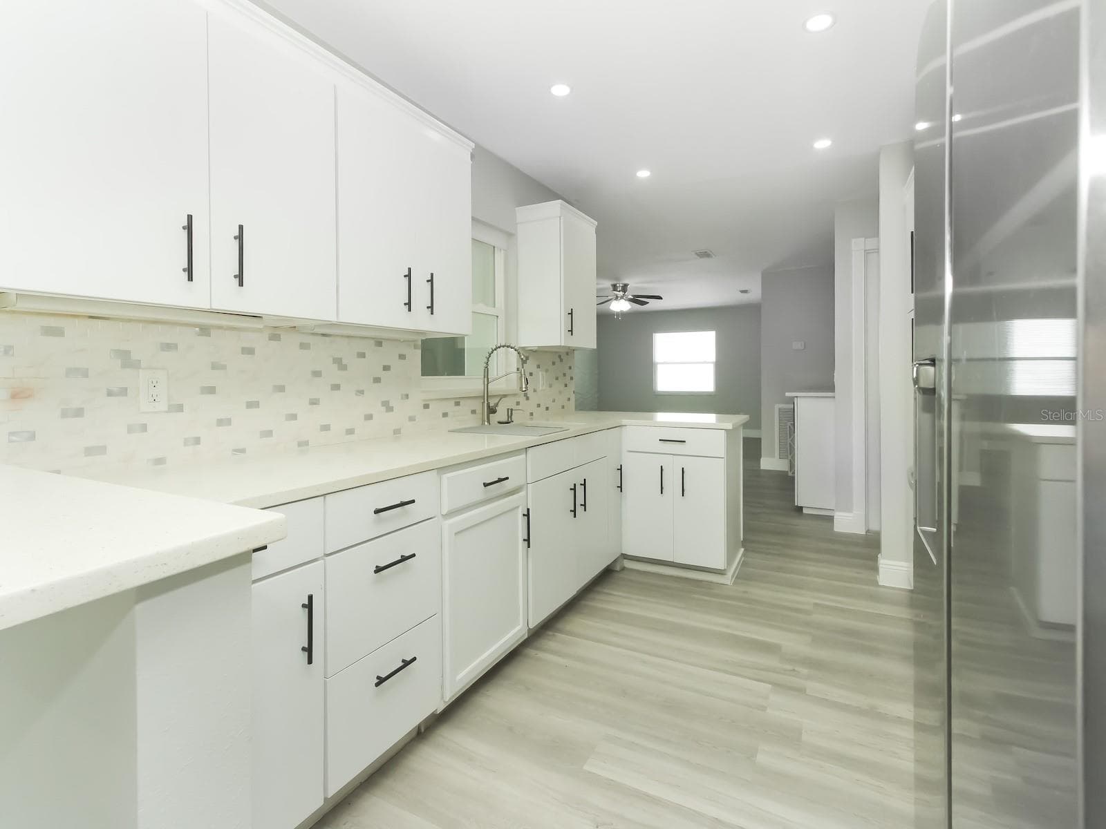 Kitchen - 919 SYLVIA DR, DELTONA