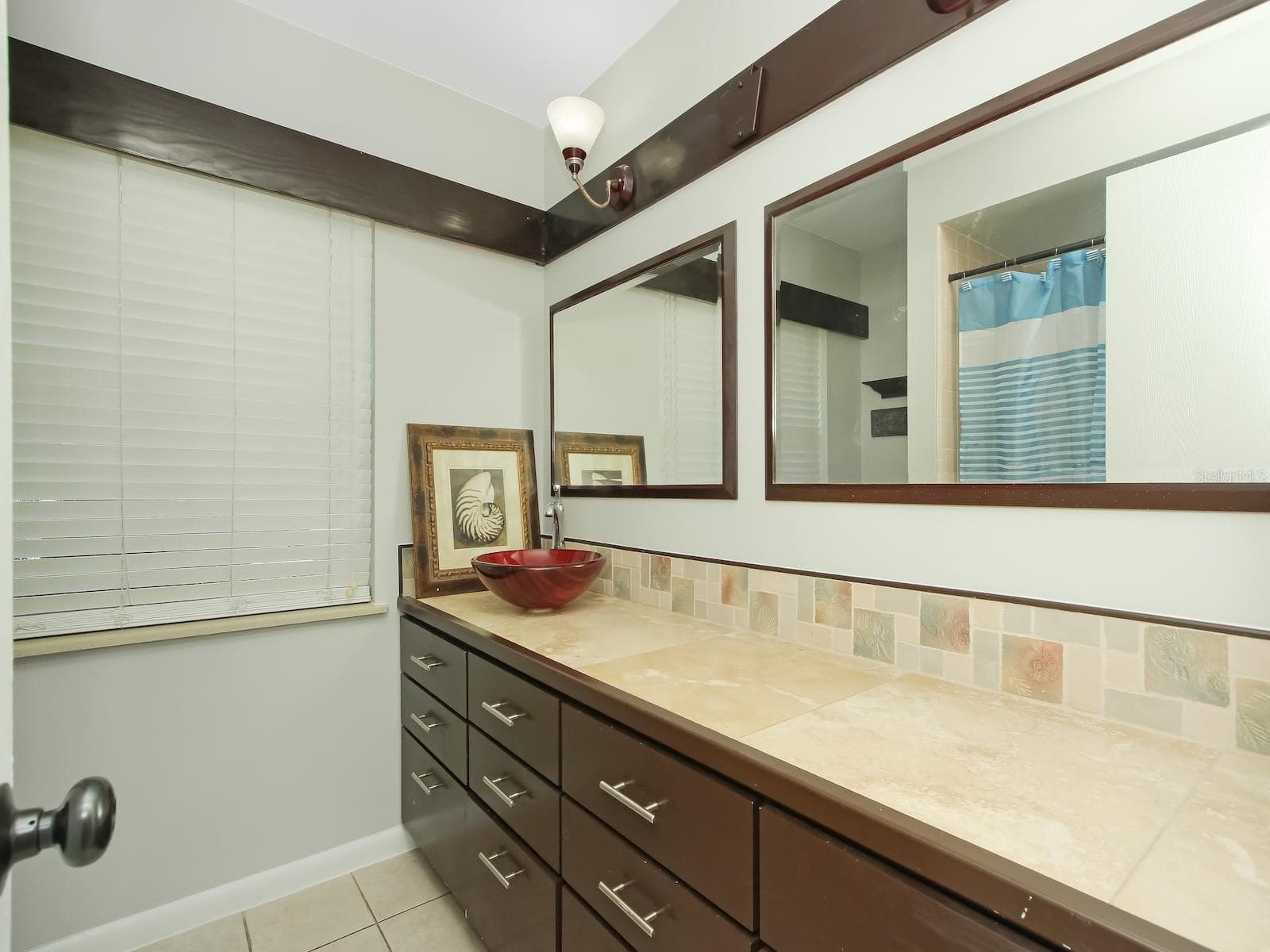 Master Bathroom - 919 SYLVIA DR, DELTONA