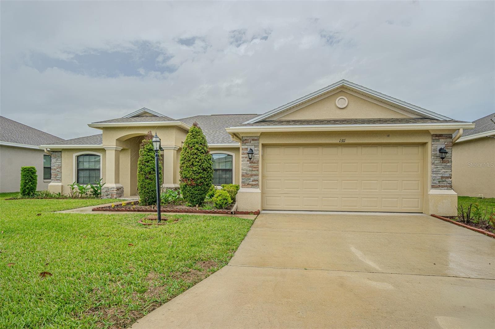 Single Family Residence at 1311 EVERGREEN PARK CIR, LAKELAND, photo 2 of 30