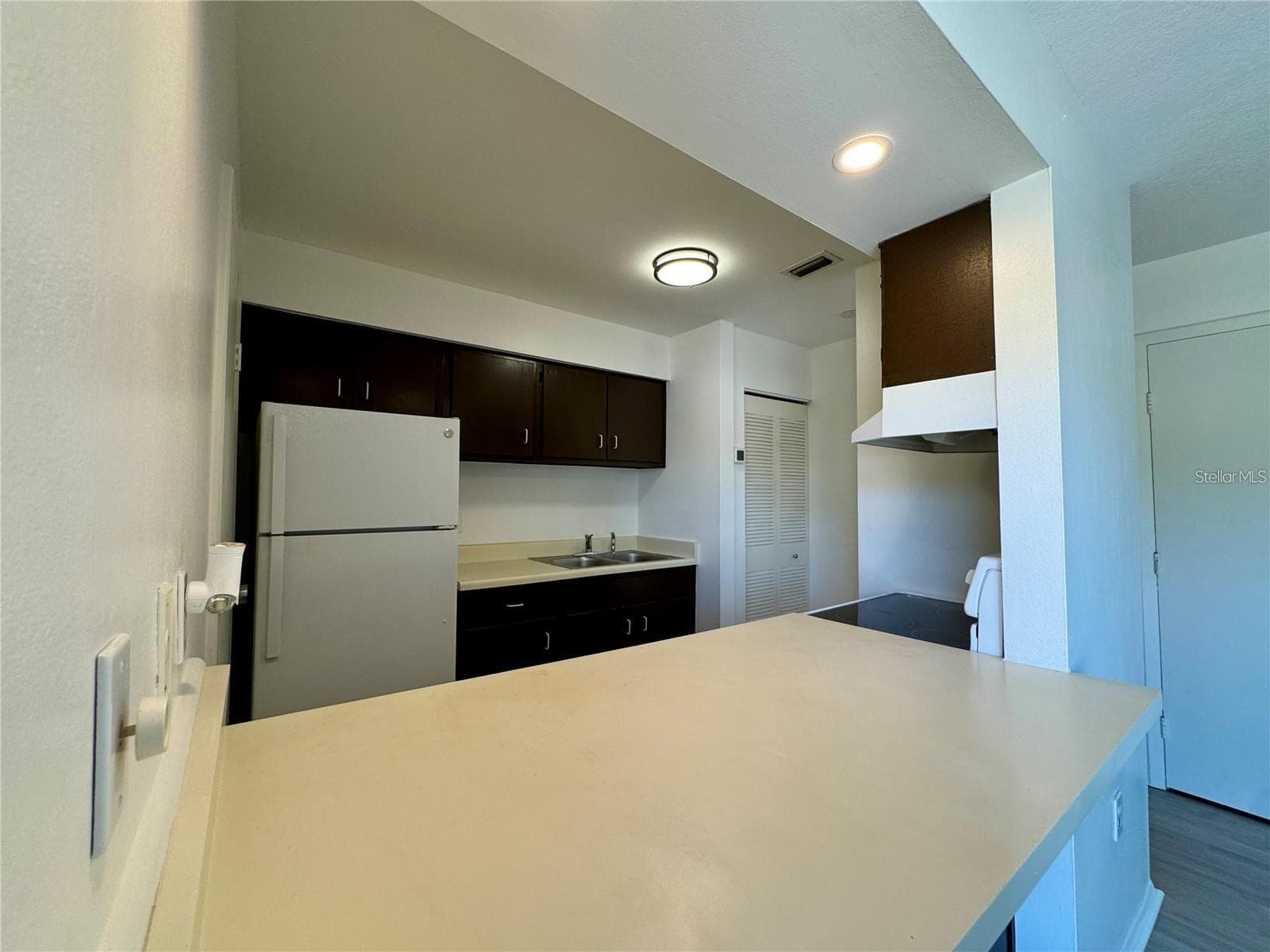 Condominium at 2632 HIDDEN LAKE DR N #E, SARASOTA, photo 9 of 33