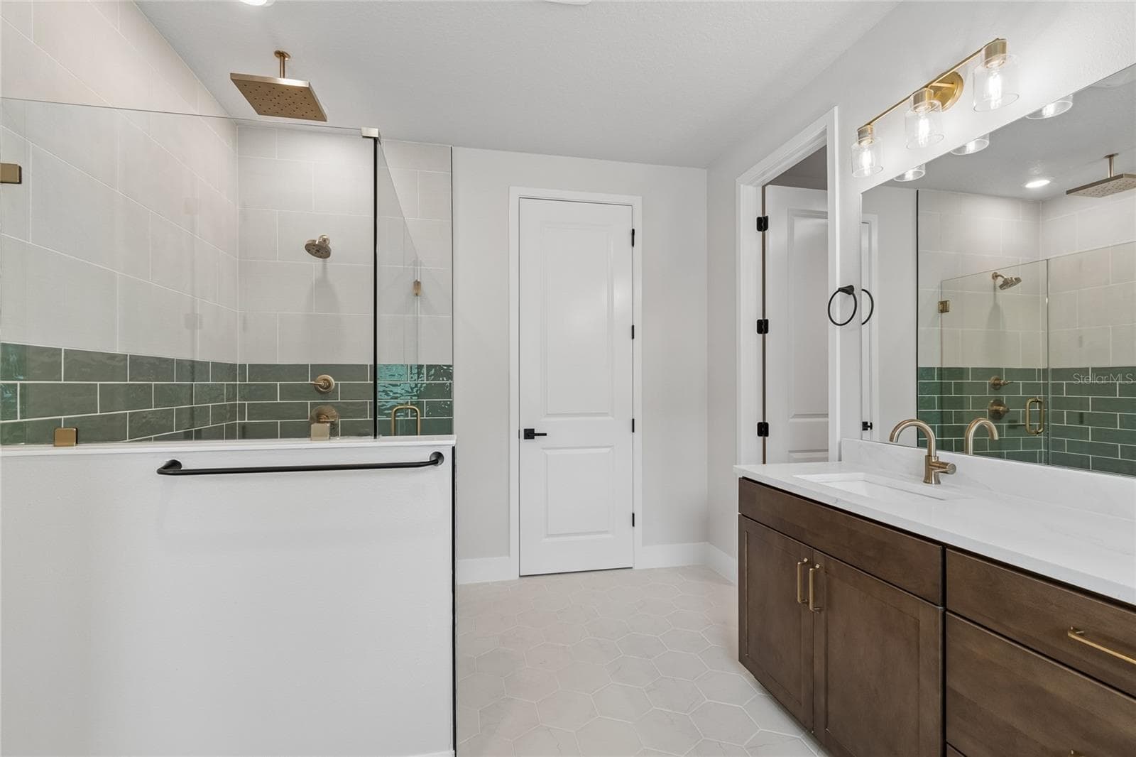Owner's Bath - 2916 W ELLIS DR, TAMPA