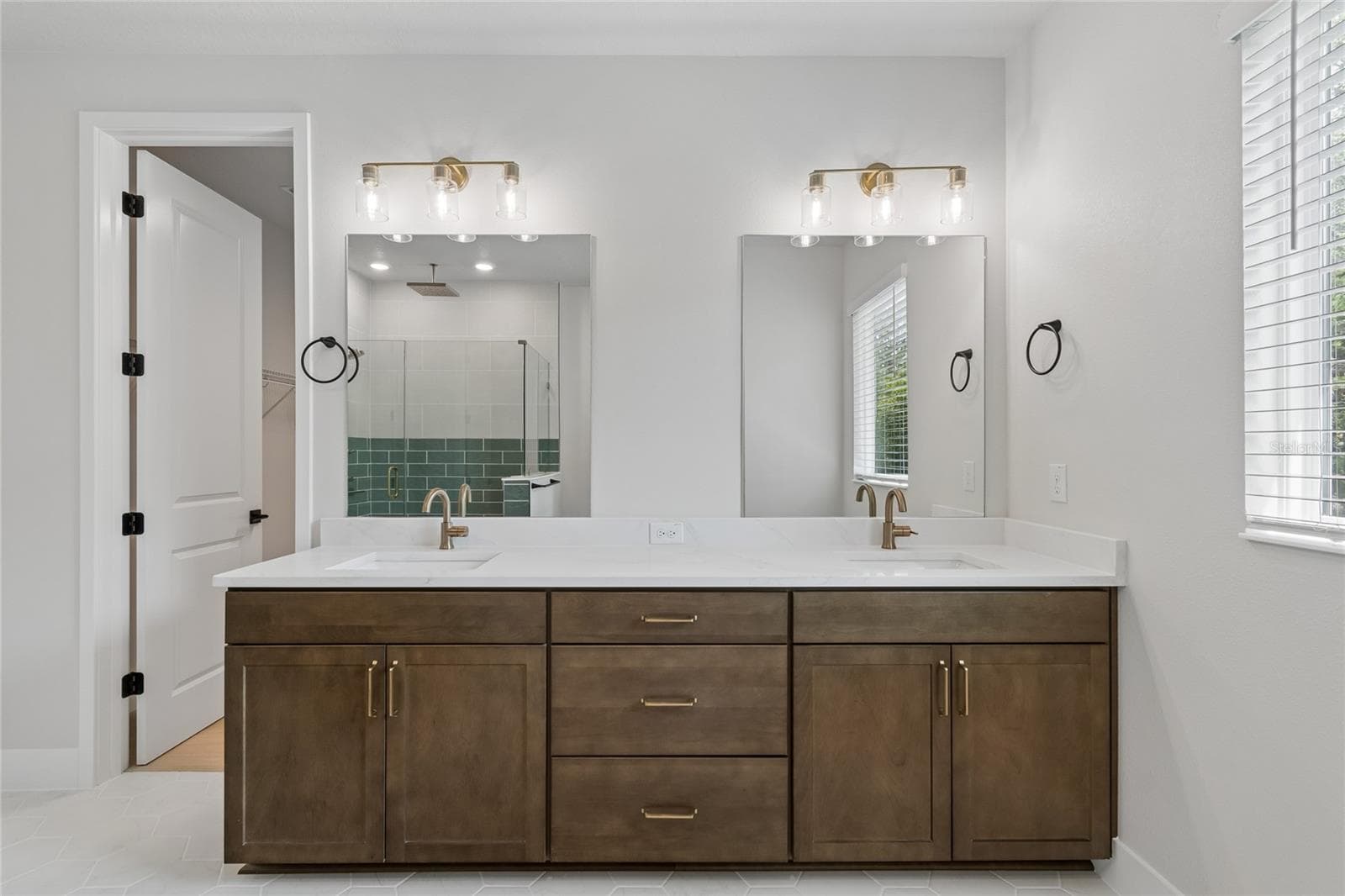 Owner's Bath - 2916 W ELLIS DR, TAMPA