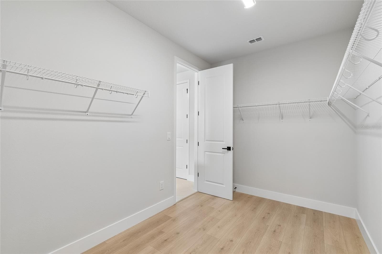 Owner's Closet - 2916 W ELLIS DR, TAMPA