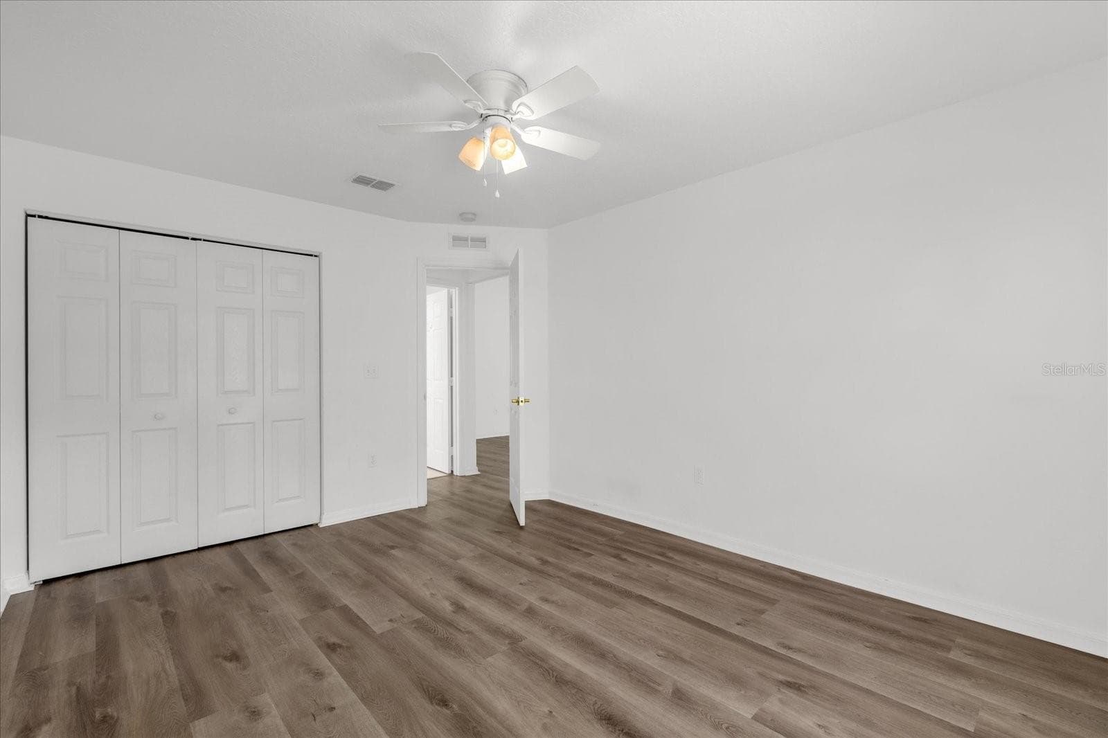 Queen size guest bedroom - large built in closet - 6359 SW 117TH LOOP, OCALA