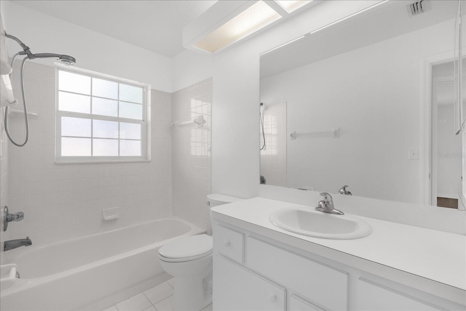 Guest bath - 6359 SW 117TH LOOP, OCALA