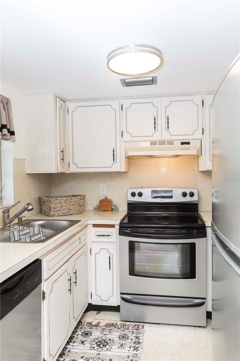 Condominium at 4609 MARINE PKWY #203, NEW PORT RICHEY, photo 12 of 23