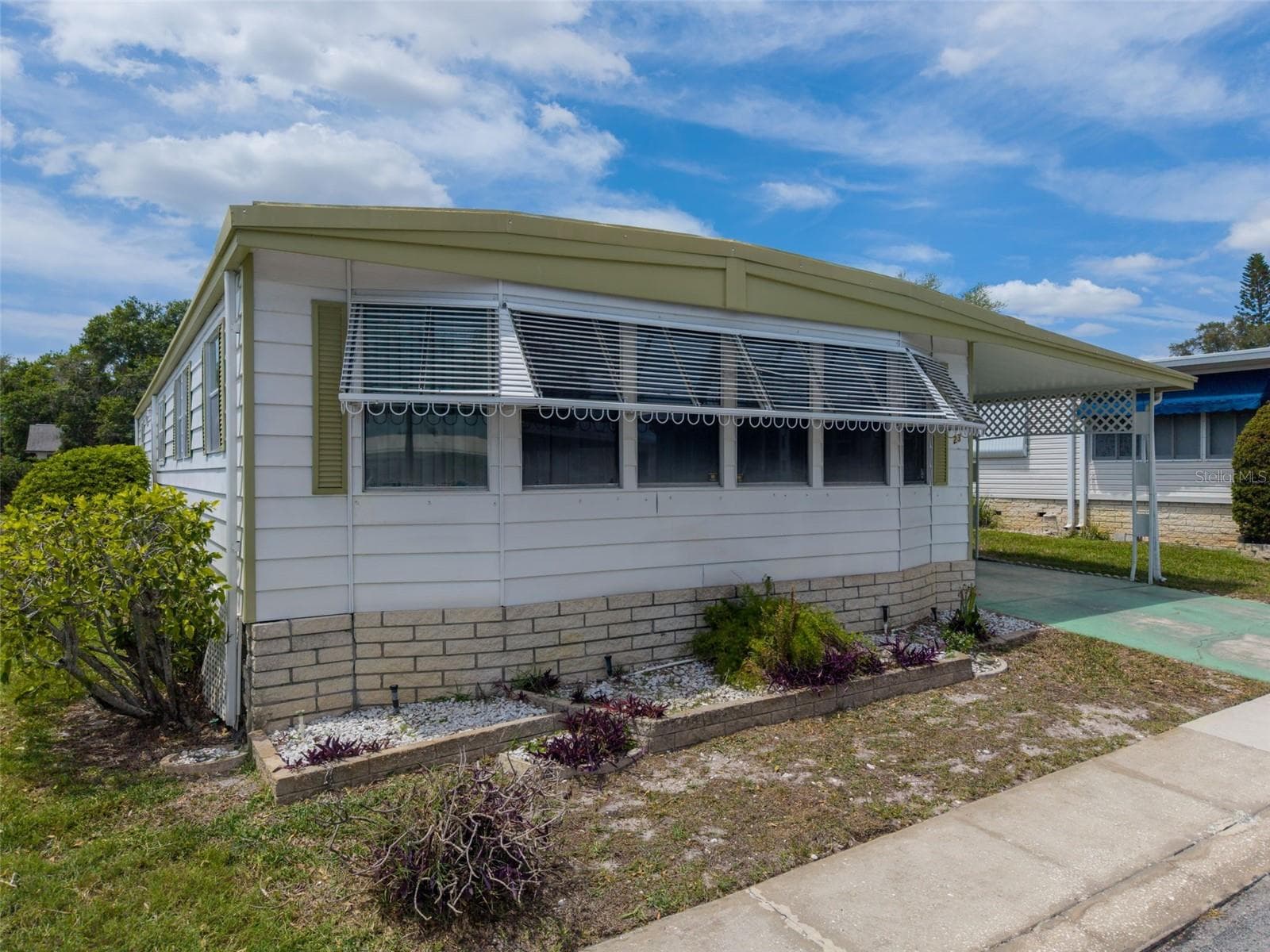 Manufactured Home at 23 MOUNTAIN LAUREL DR, PALM HARBOR, photo 3 of 66