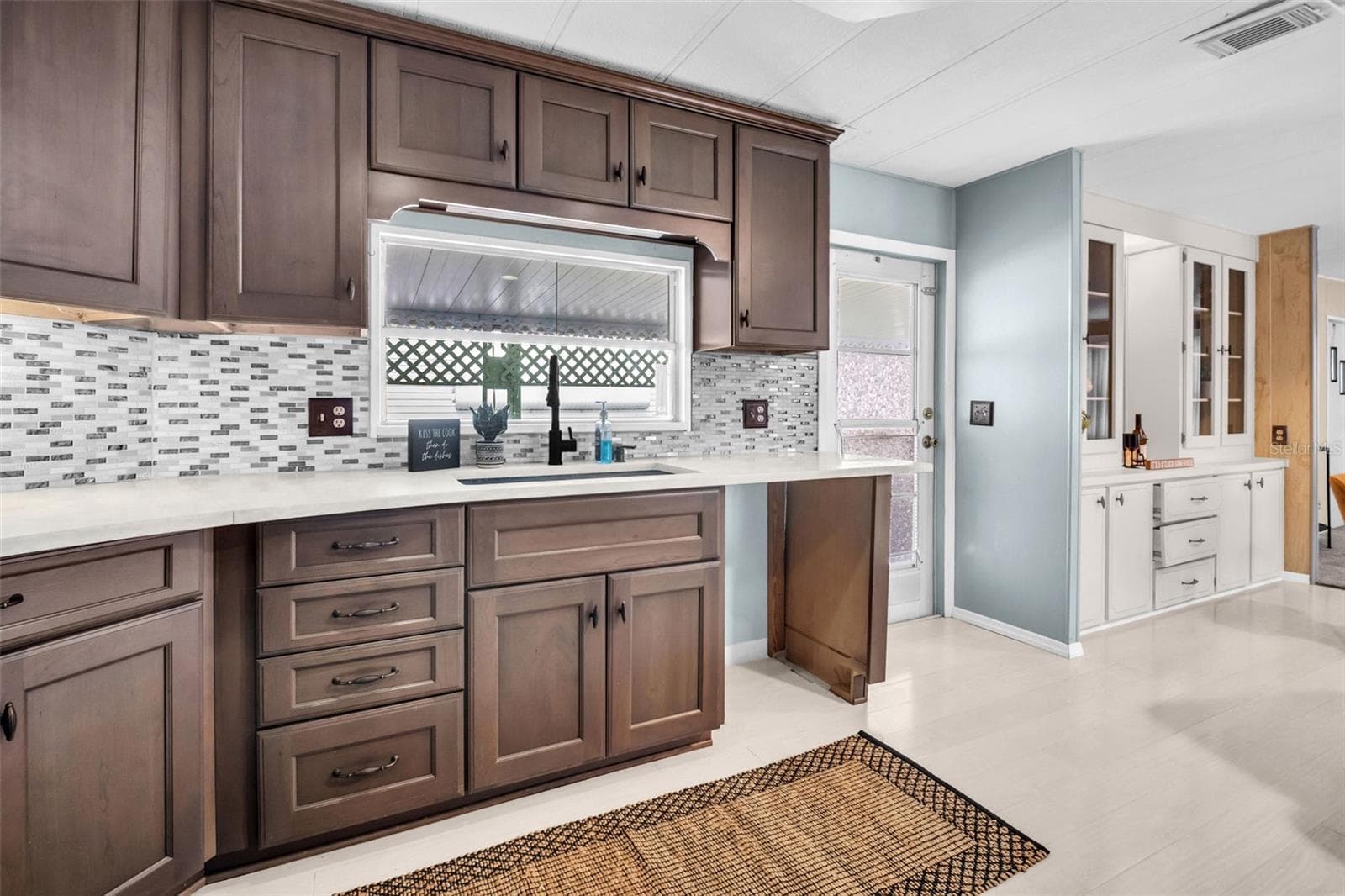 Manufactured Home at 23 MOUNTAIN LAUREL DR, PALM HARBOR, photo 8 of 66