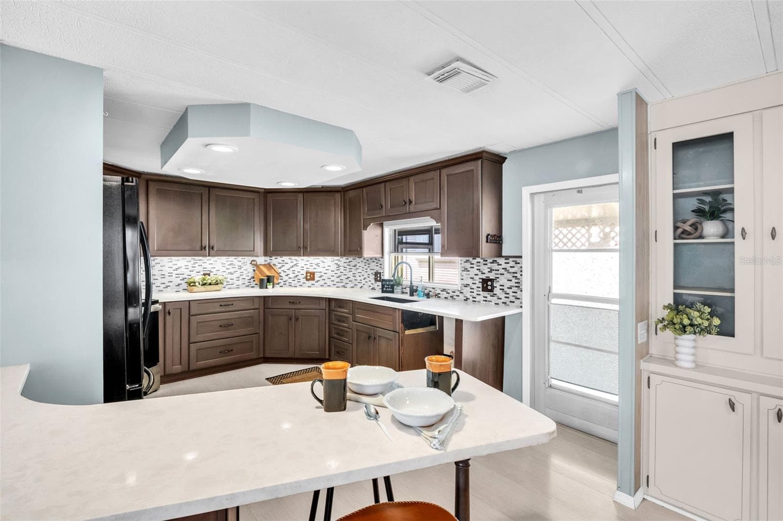 Manufactured Home at 23 MOUNTAIN LAUREL DR, PALM HARBOR, photo 9 of 66