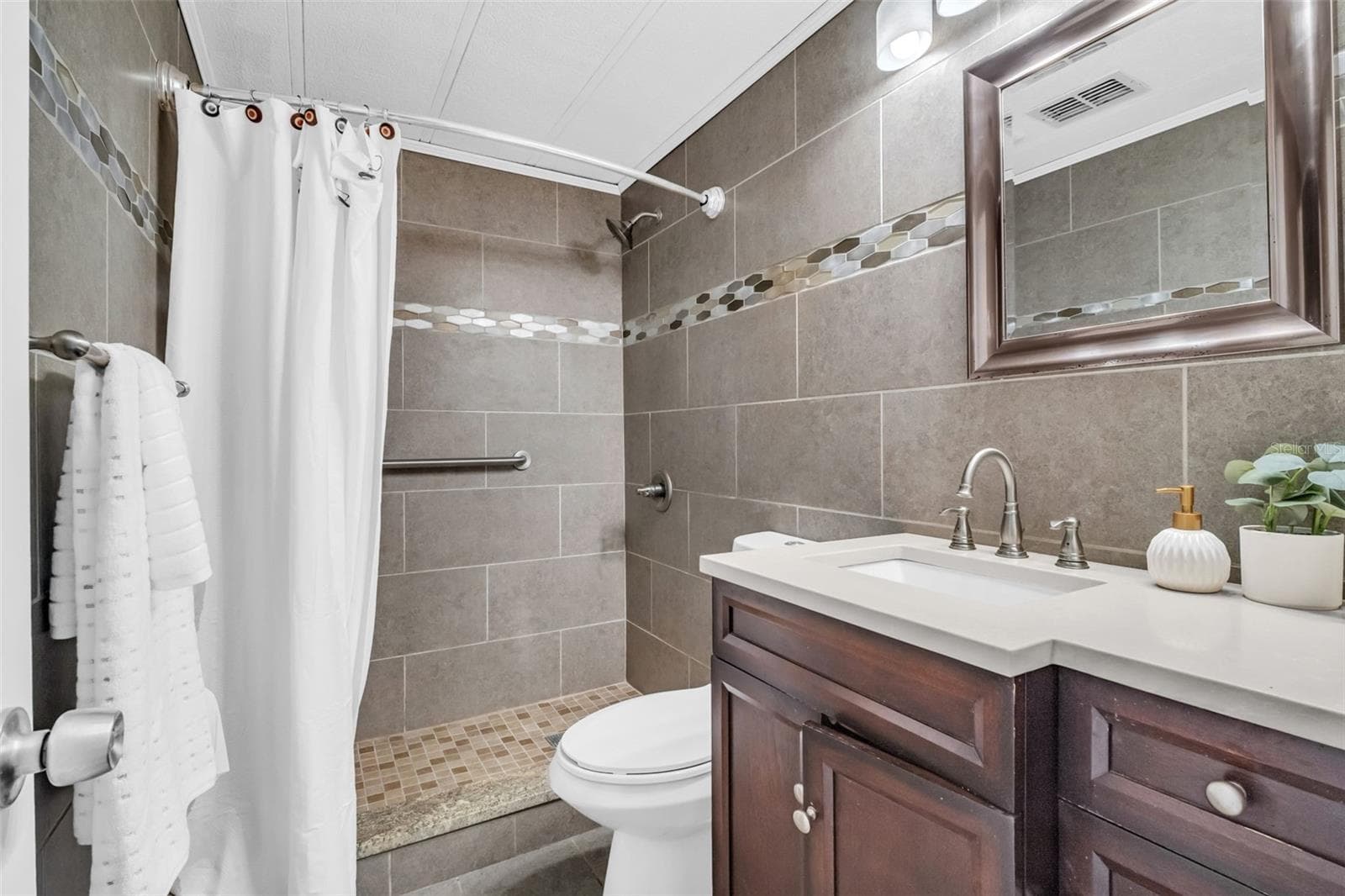 Manufactured Home at 23 MOUNTAIN LAUREL DR, PALM HARBOR, photo 33 of 66