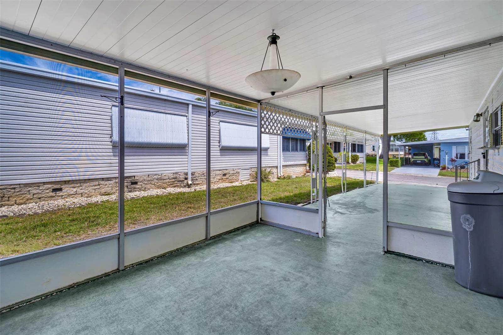 Manufactured Home at 23 MOUNTAIN LAUREL DR, PALM HARBOR, photo 39 of 66