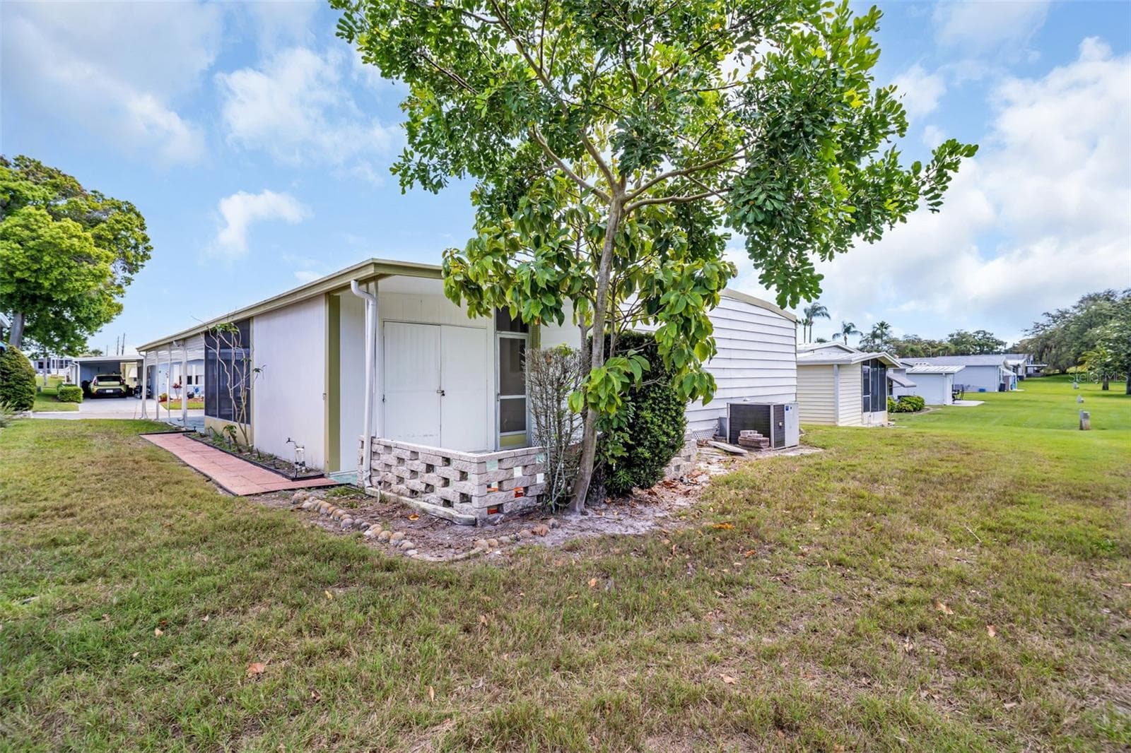 Manufactured Home at 23 MOUNTAIN LAUREL DR, PALM HARBOR, photo 41 of 66