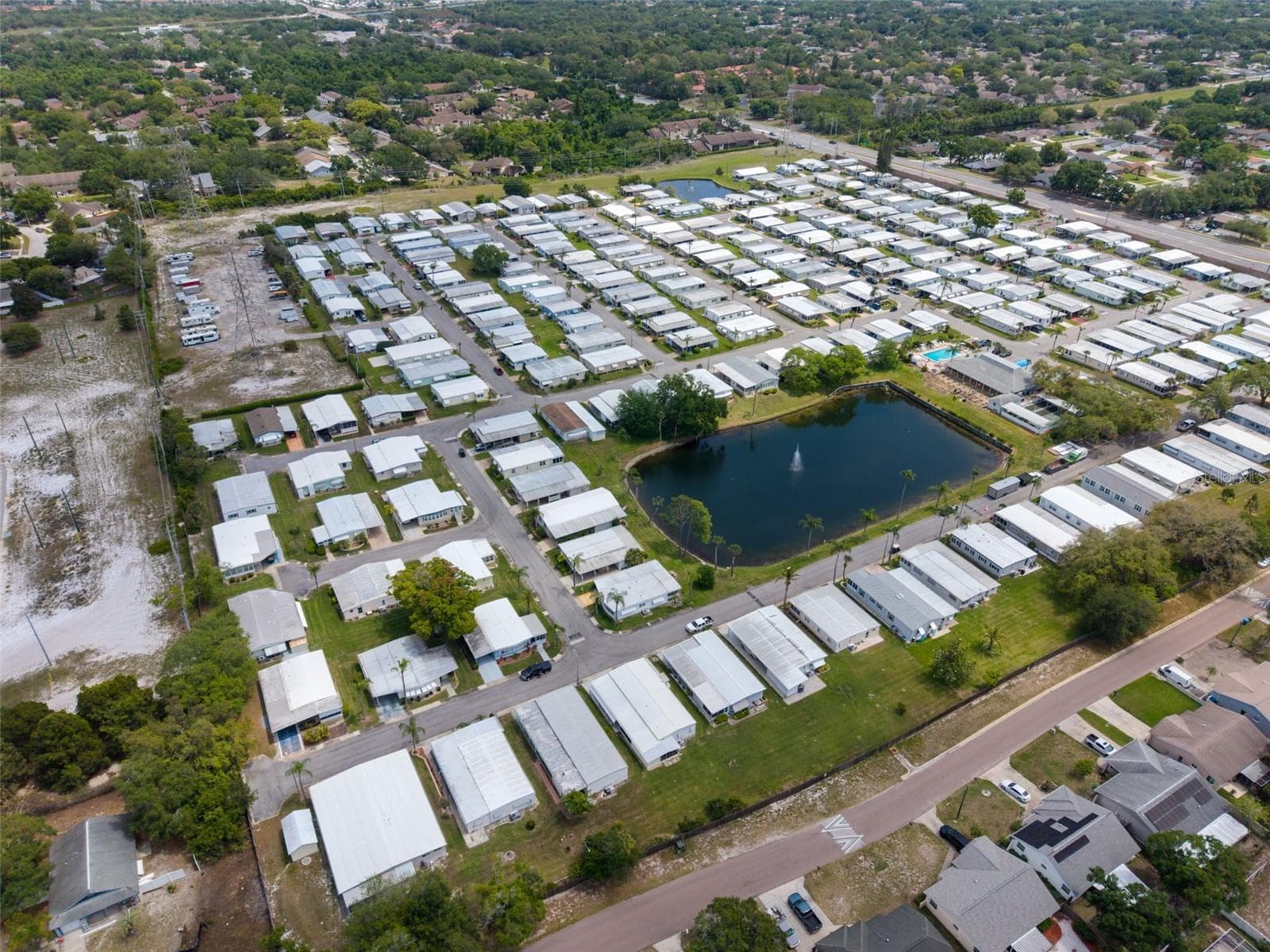 Manufactured Home at 23 MOUNTAIN LAUREL DR, PALM HARBOR, photo 60 of 66