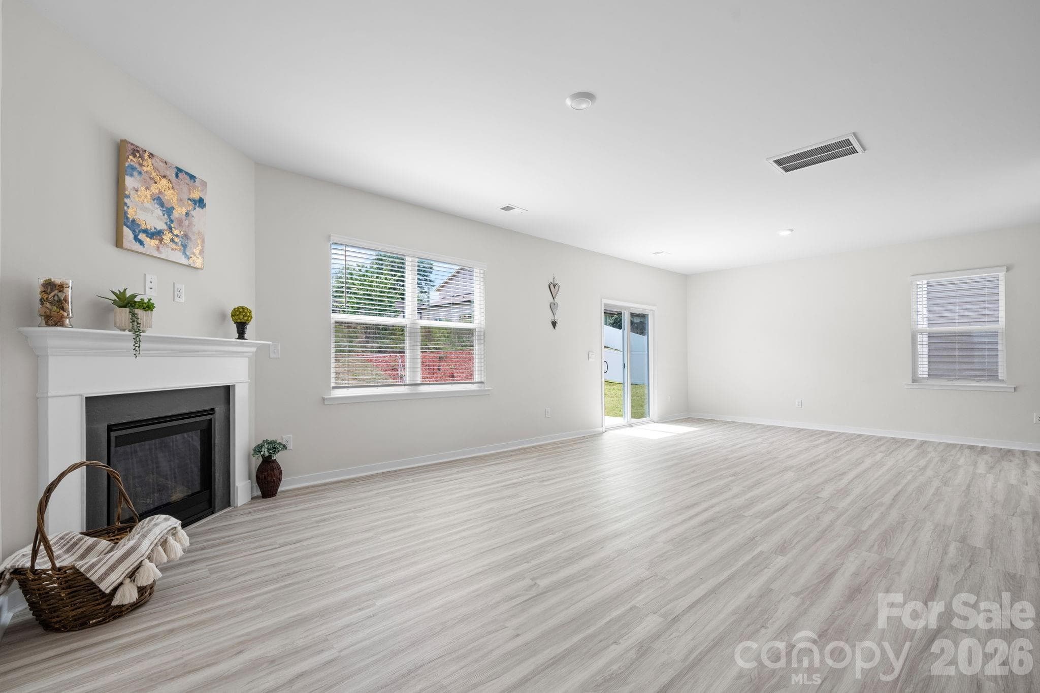 Single Family Residence at 534 13th Avenue Drive NE, Hickory, photo 3 of 48
