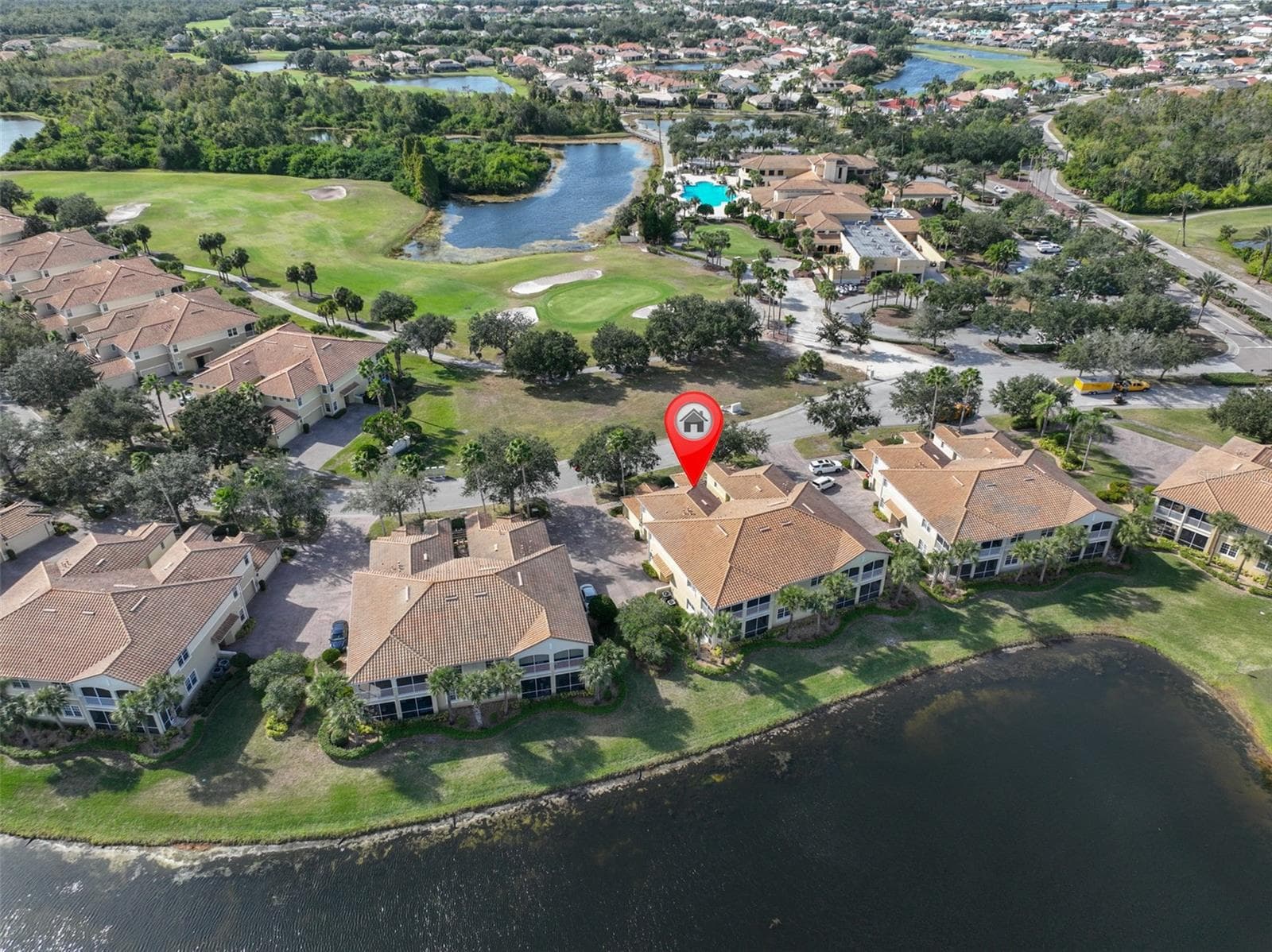 Steps away from the REnaissance Club - 1324 EMERALD DUNES DR, SUN CITY CENTER