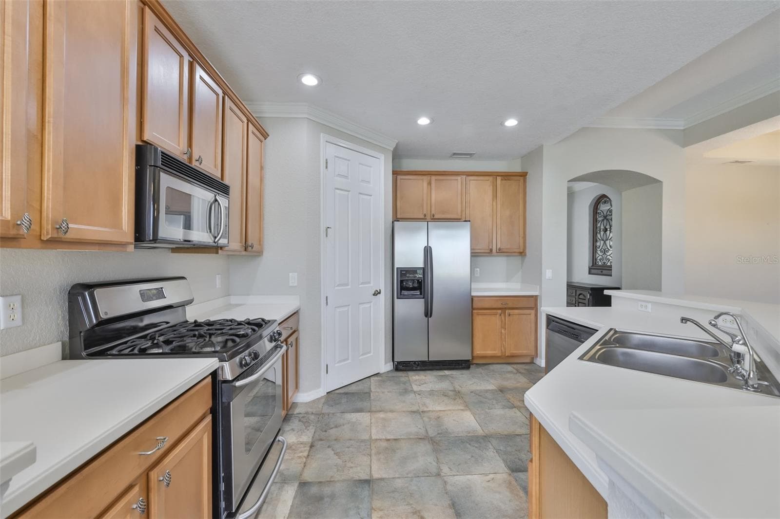 Gas range for cooking - 1324 EMERALD DUNES DR, SUN CITY CENTER