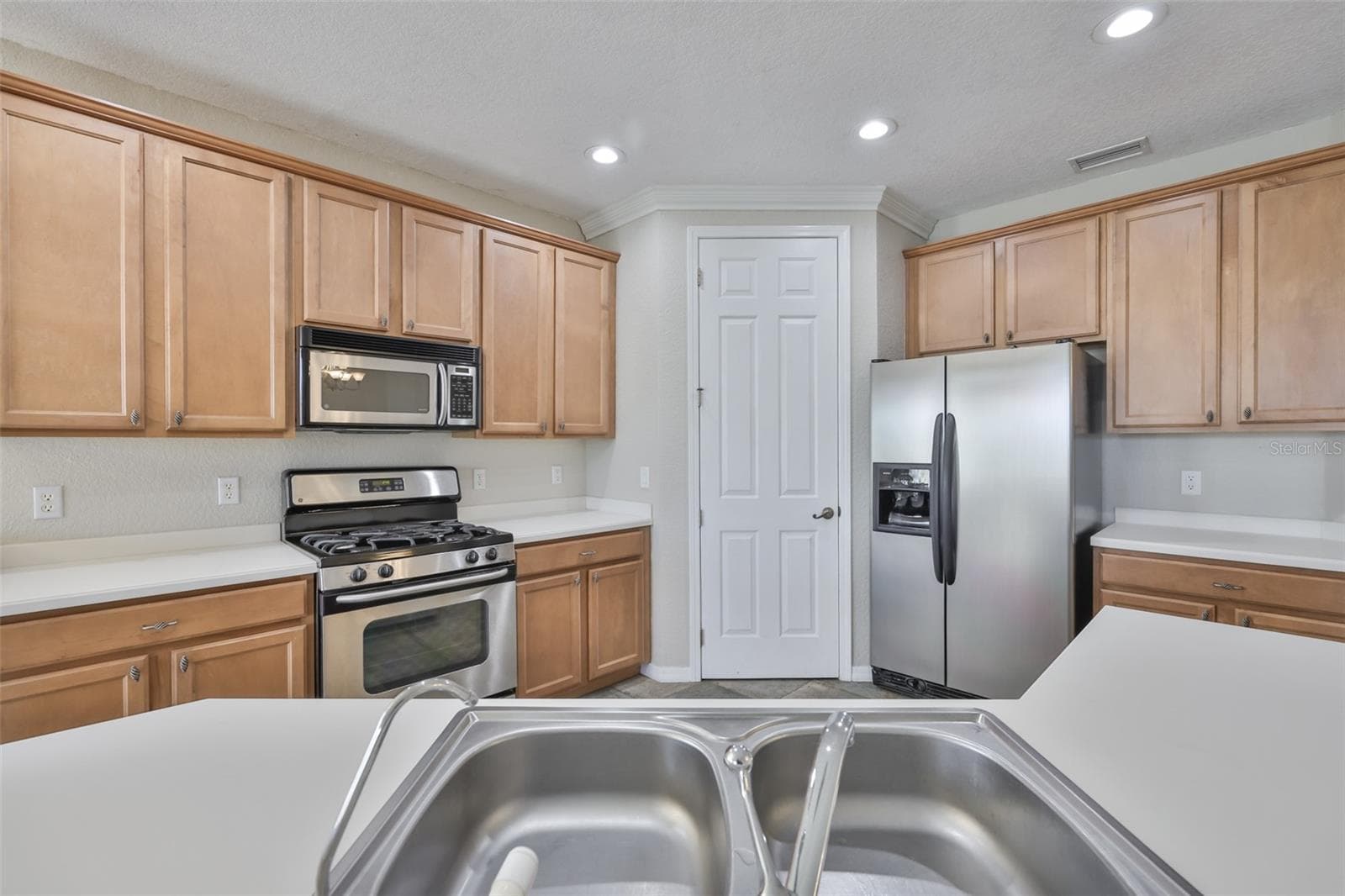 Walk in Pantry - 1324 EMERALD DUNES DR, SUN CITY CENTER