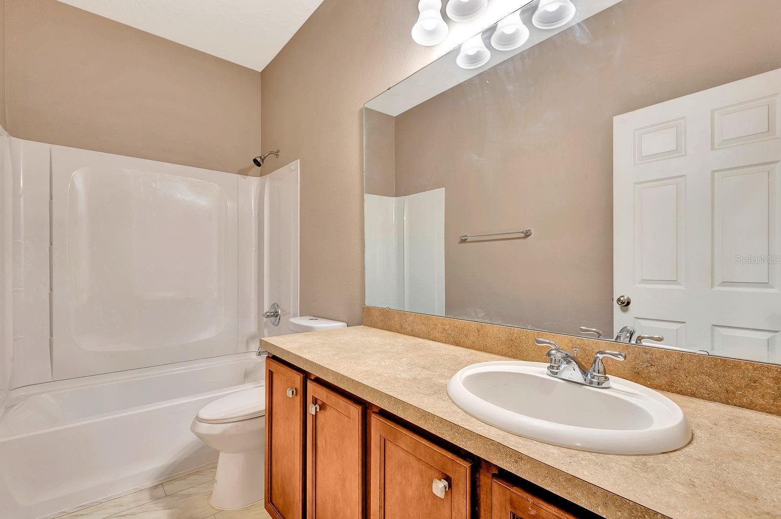 Single Family Residence at 9116 MOUNTAIN CAMELLIA LN, RIVERVIEW, photo 31 of 75