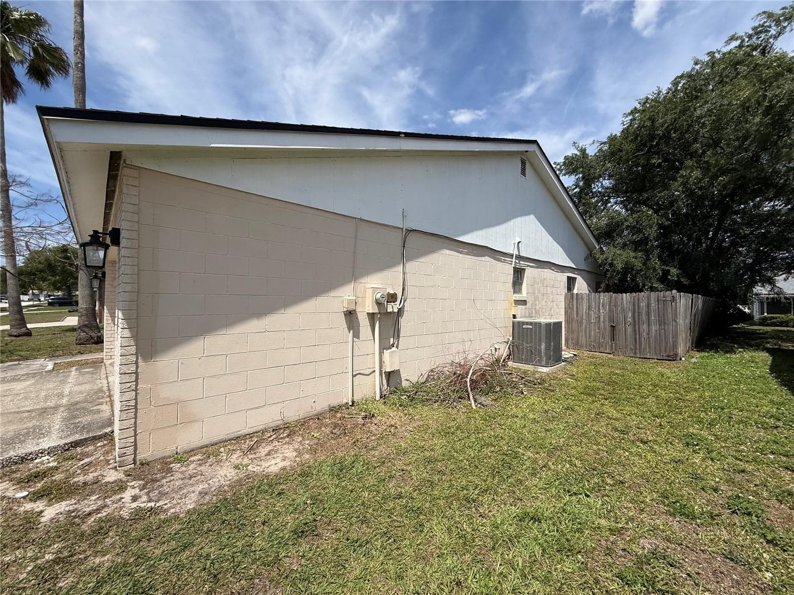 Single Family Residence at 712 HAZY MEADOW CT, BRANDON, photo 2 of 20