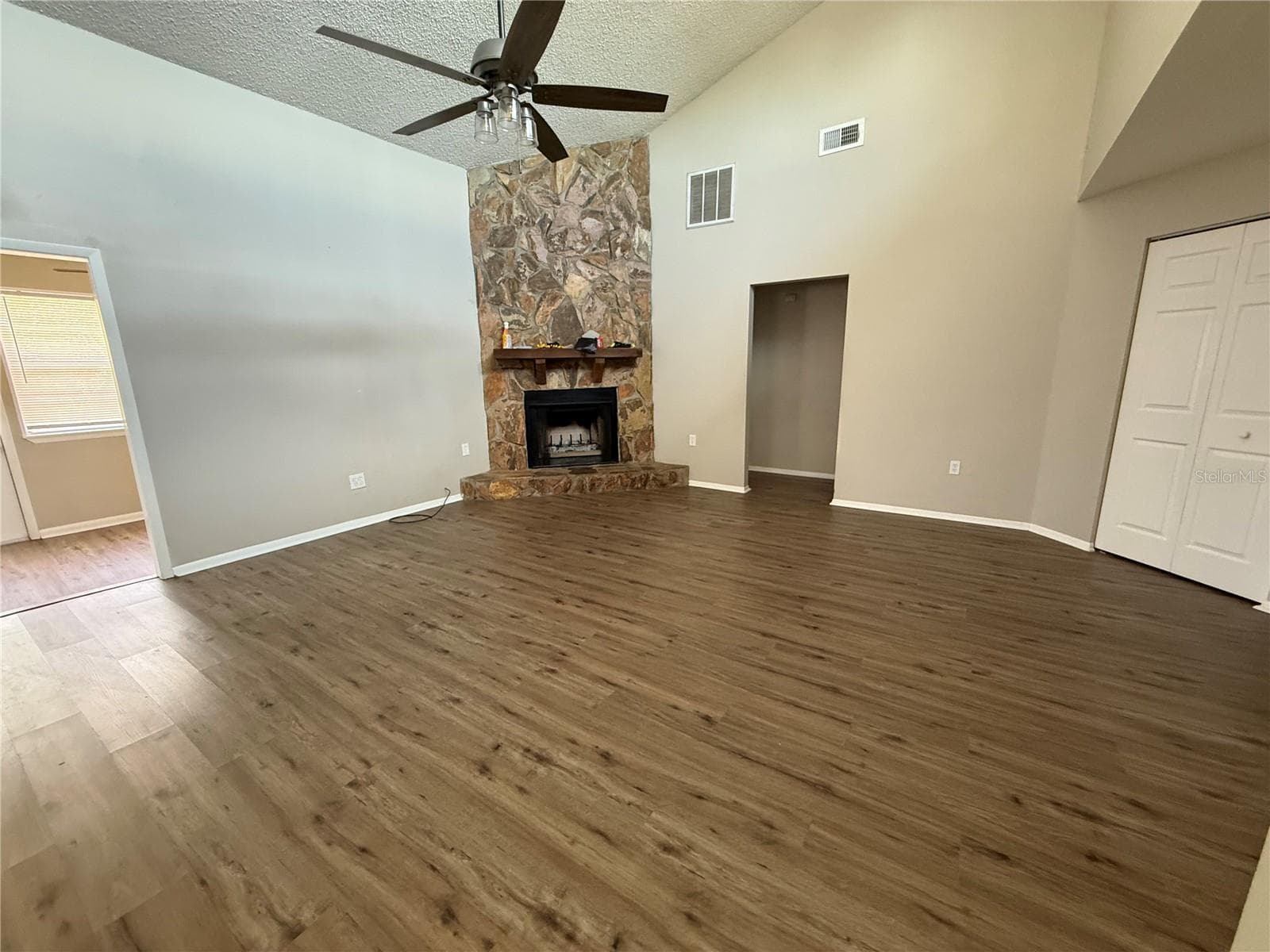 Single Family Residence at 712 HAZY MEADOW CT, BRANDON, photo 8 of 20