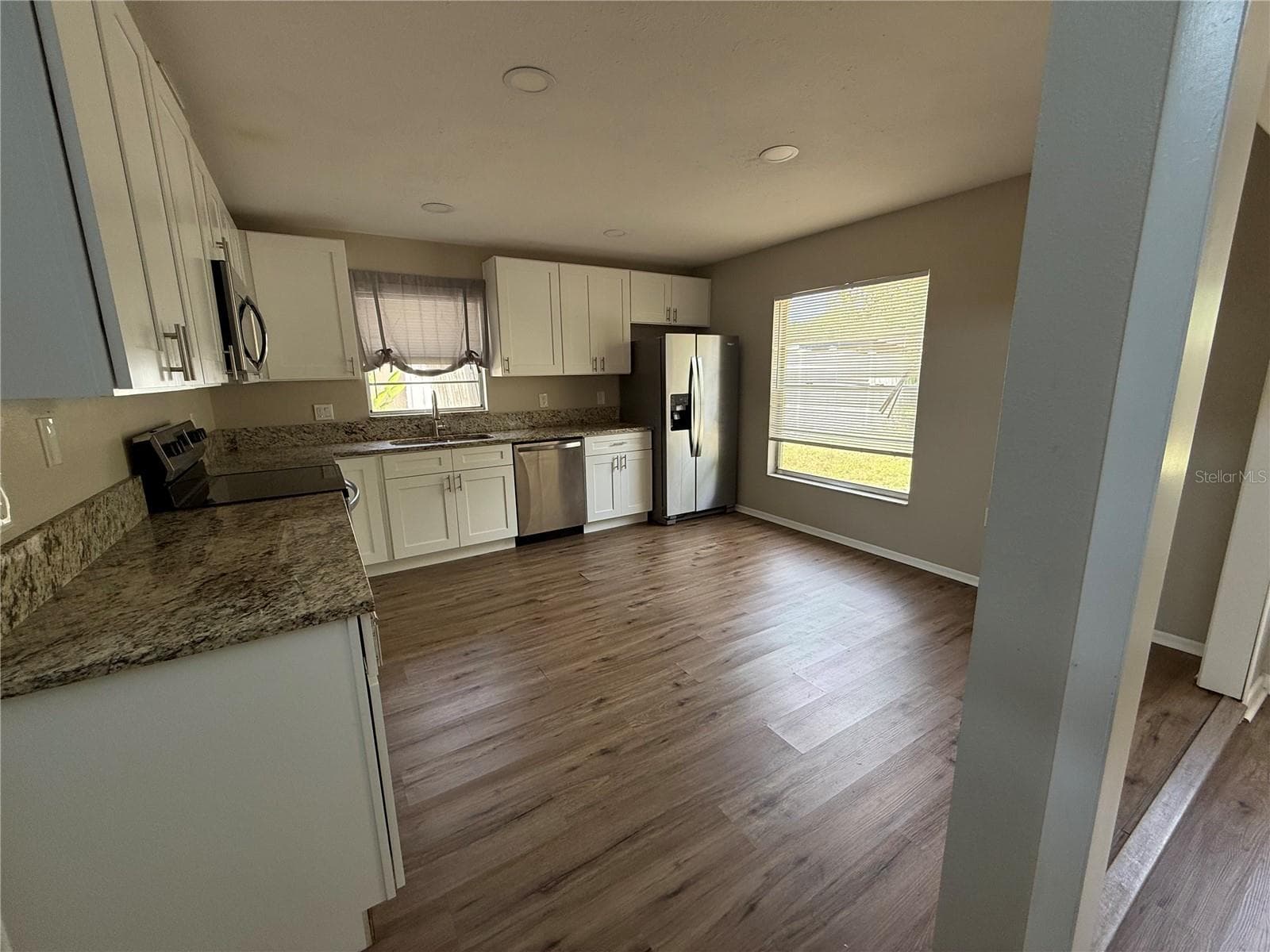 Single Family Residence at 712 HAZY MEADOW CT, BRANDON, photo 10 of 20
