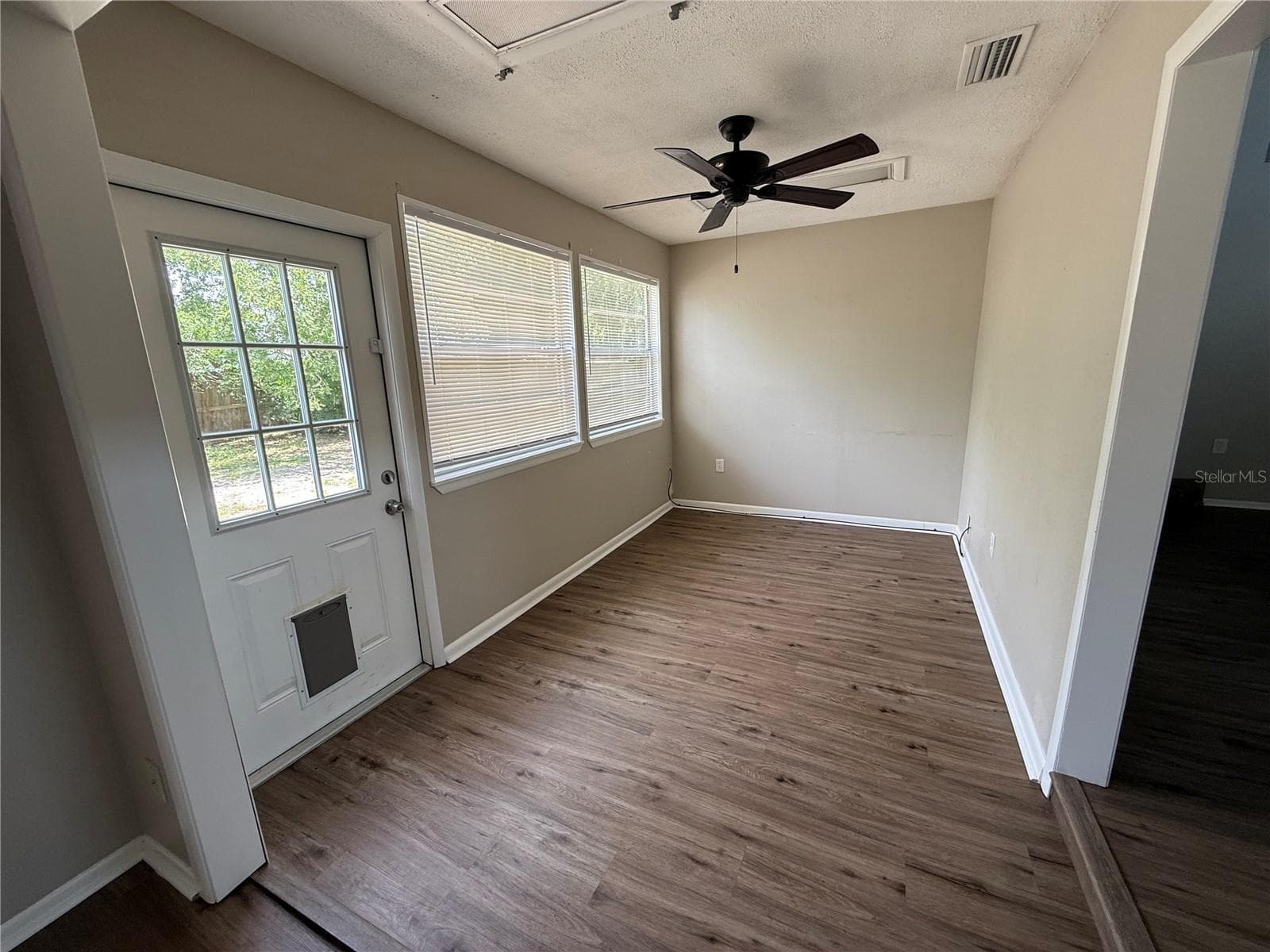 Single Family Residence at 712 HAZY MEADOW CT, BRANDON, photo 12 of 20