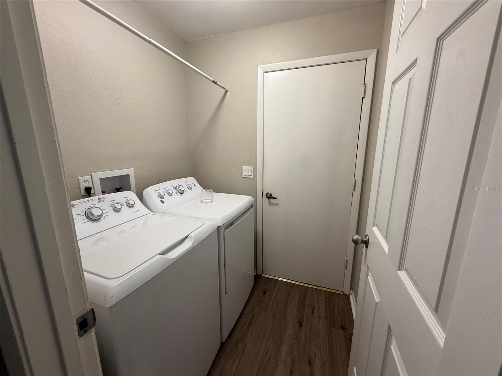 Single Family Residence at 712 HAZY MEADOW CT, BRANDON, photo 13 of 20