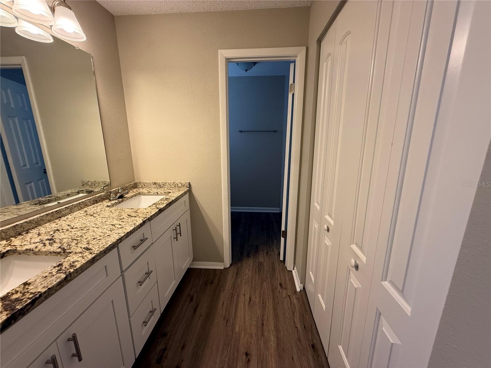 Single Family Residence at 712 HAZY MEADOW CT, BRANDON, photo 16 of 20