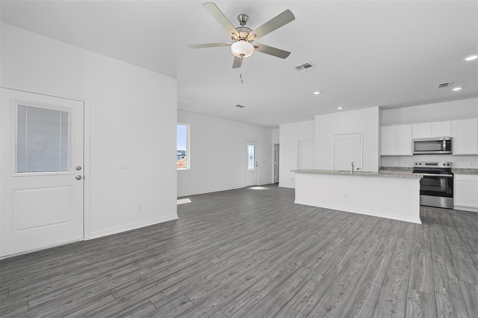 Townhouse at 552 BAY LEAF DR, POINCIANA, photo 9 of 20