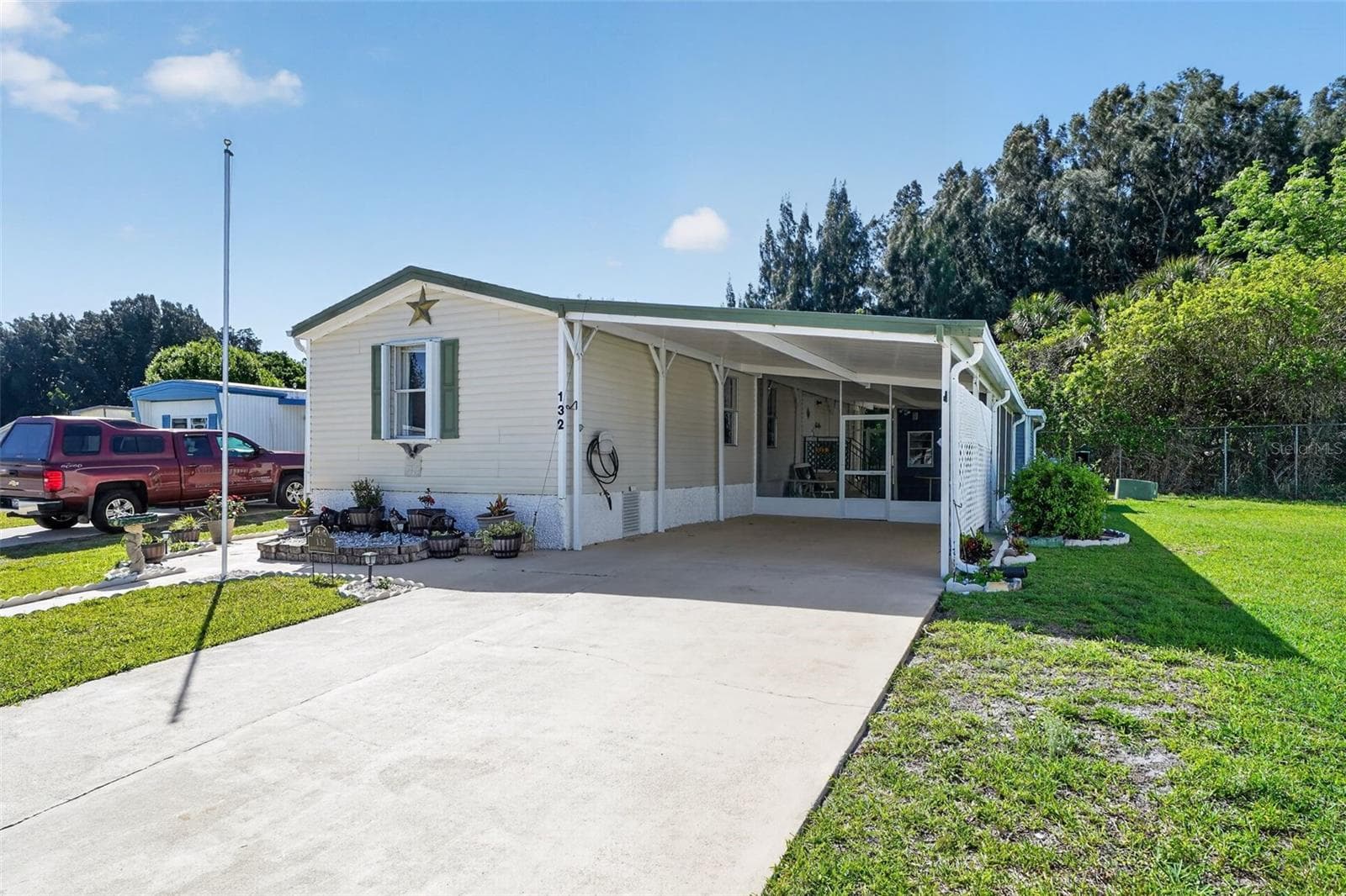 Manufactured Home at 132 HOLIDAY PARK BLVD NE, PALM BAY, photo 2 of 31