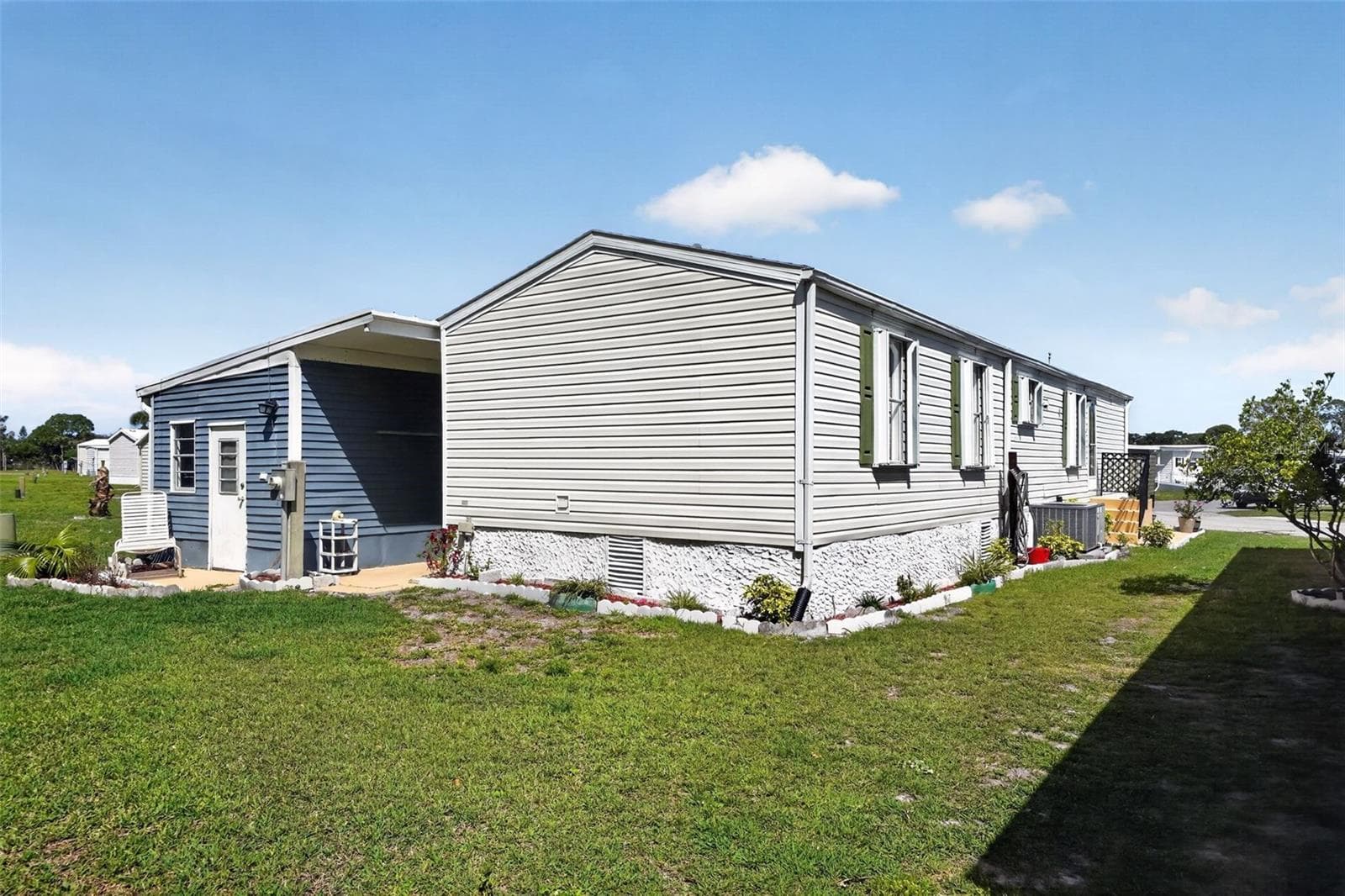 Manufactured Home at 132 HOLIDAY PARK BLVD NE, PALM BAY, photo 4 of 31