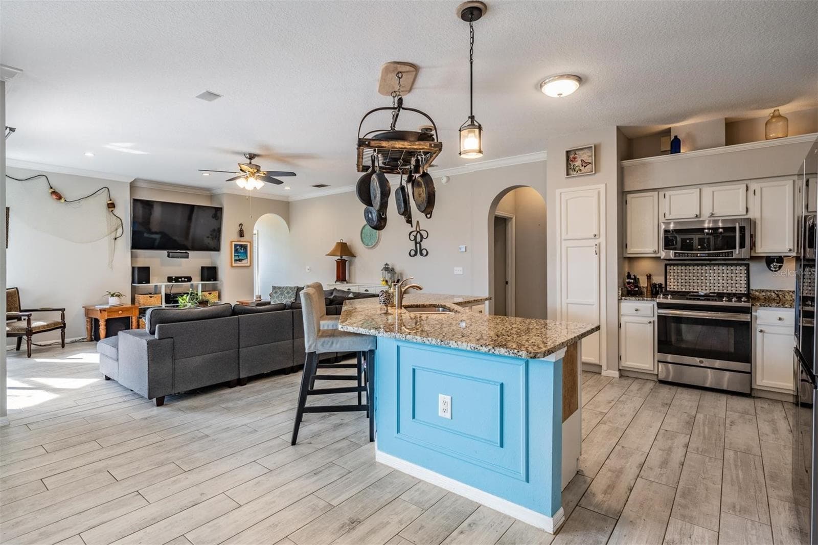 Single Family Residence at 15922 MUIRFIELD DR, ODESSA, photo 4 of 50