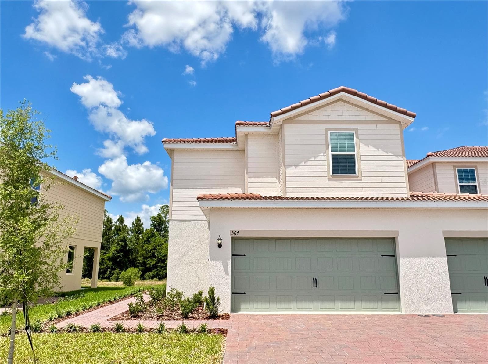 564 BAY LEAF DR