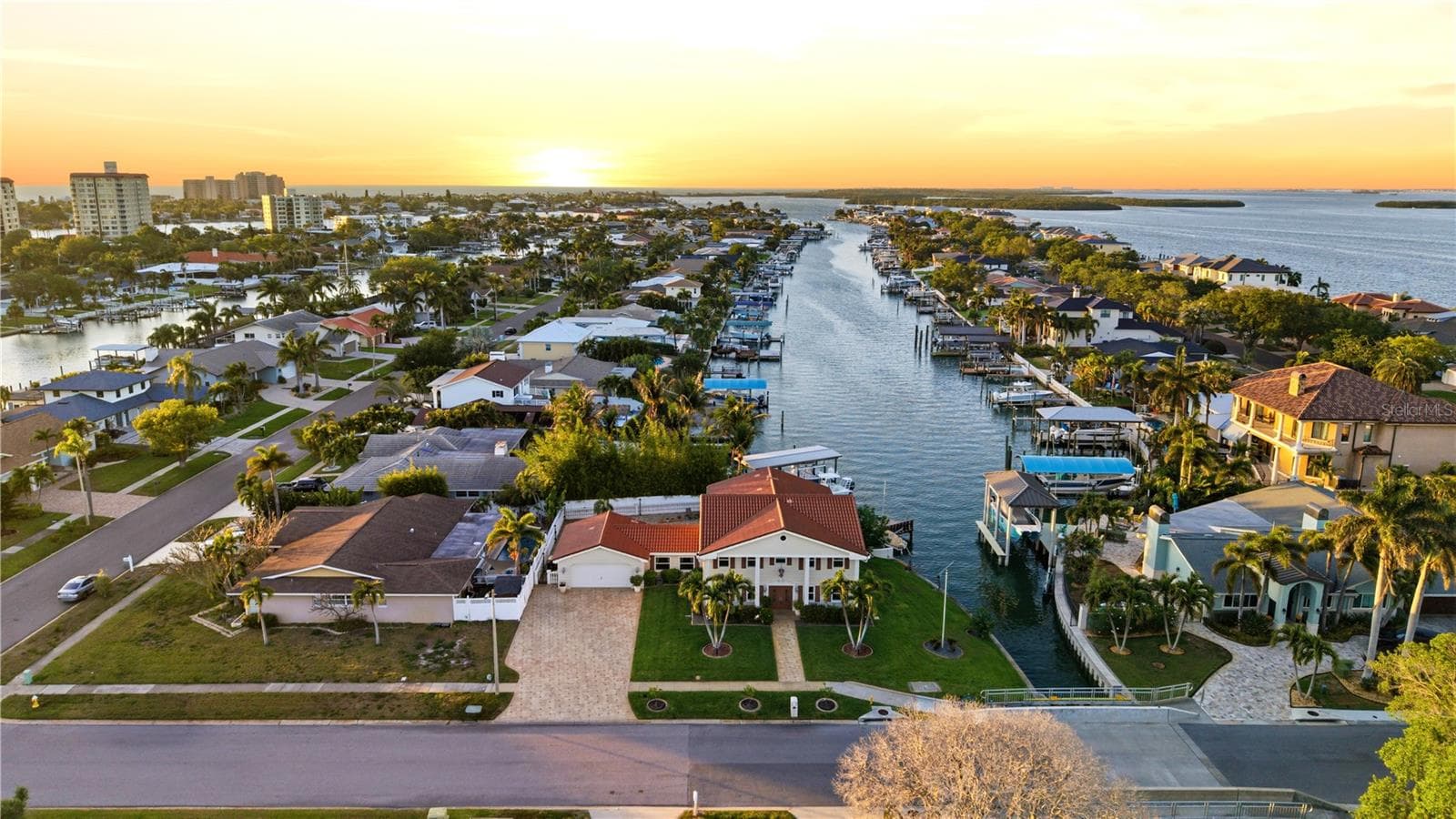 Single Family Residence at 350 HARBOR PSGE, CLEARWATER BEACH, photo 30 of 36