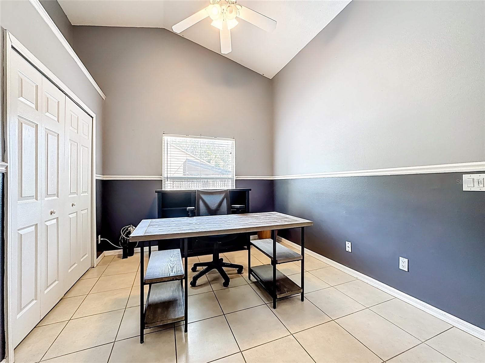 Versatile flex space, perfect for a dedicated home office, den, or hobby room. - 7116 COLONY POINTE DR, RIVERVIEW