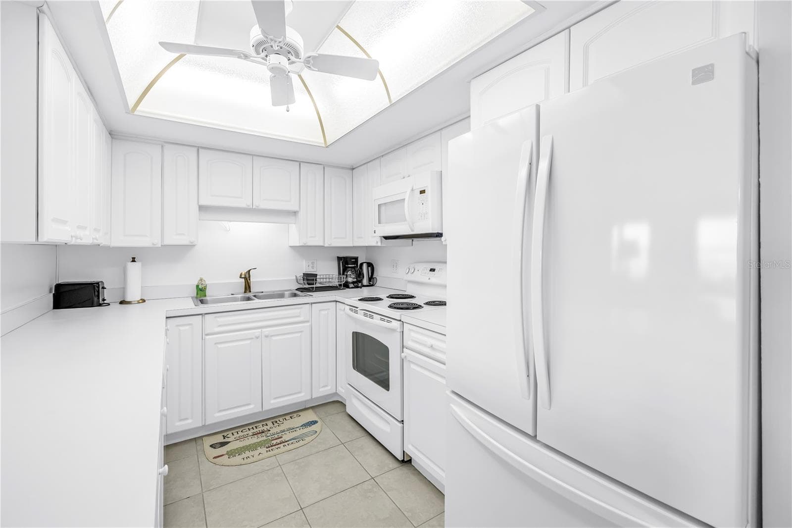 Condominium at 5220 BRITTANY DR S #1202, ST PETERSBURG, photo 15 of 52