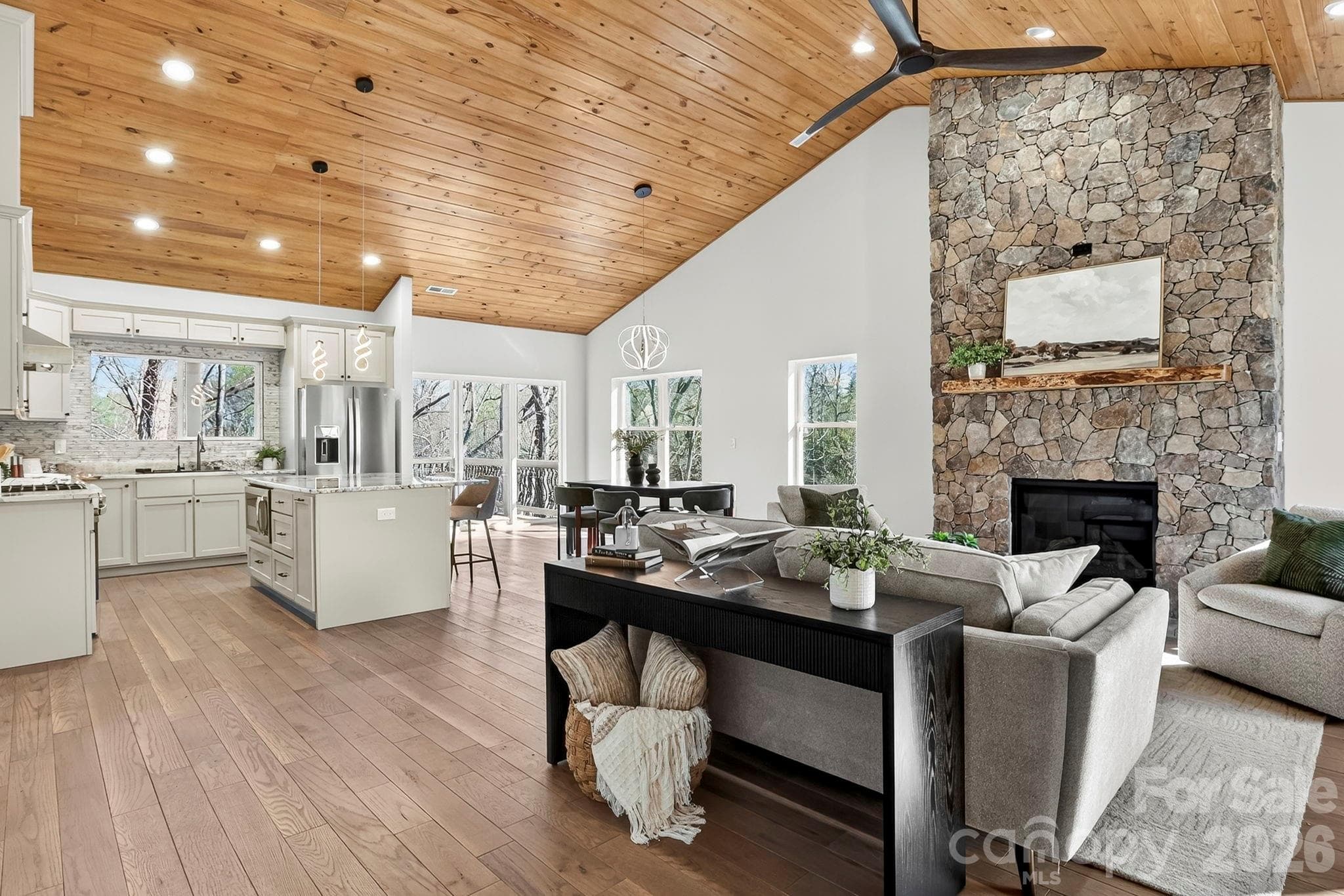 Single Family Residence at Hendersonville, photo 3 of 37