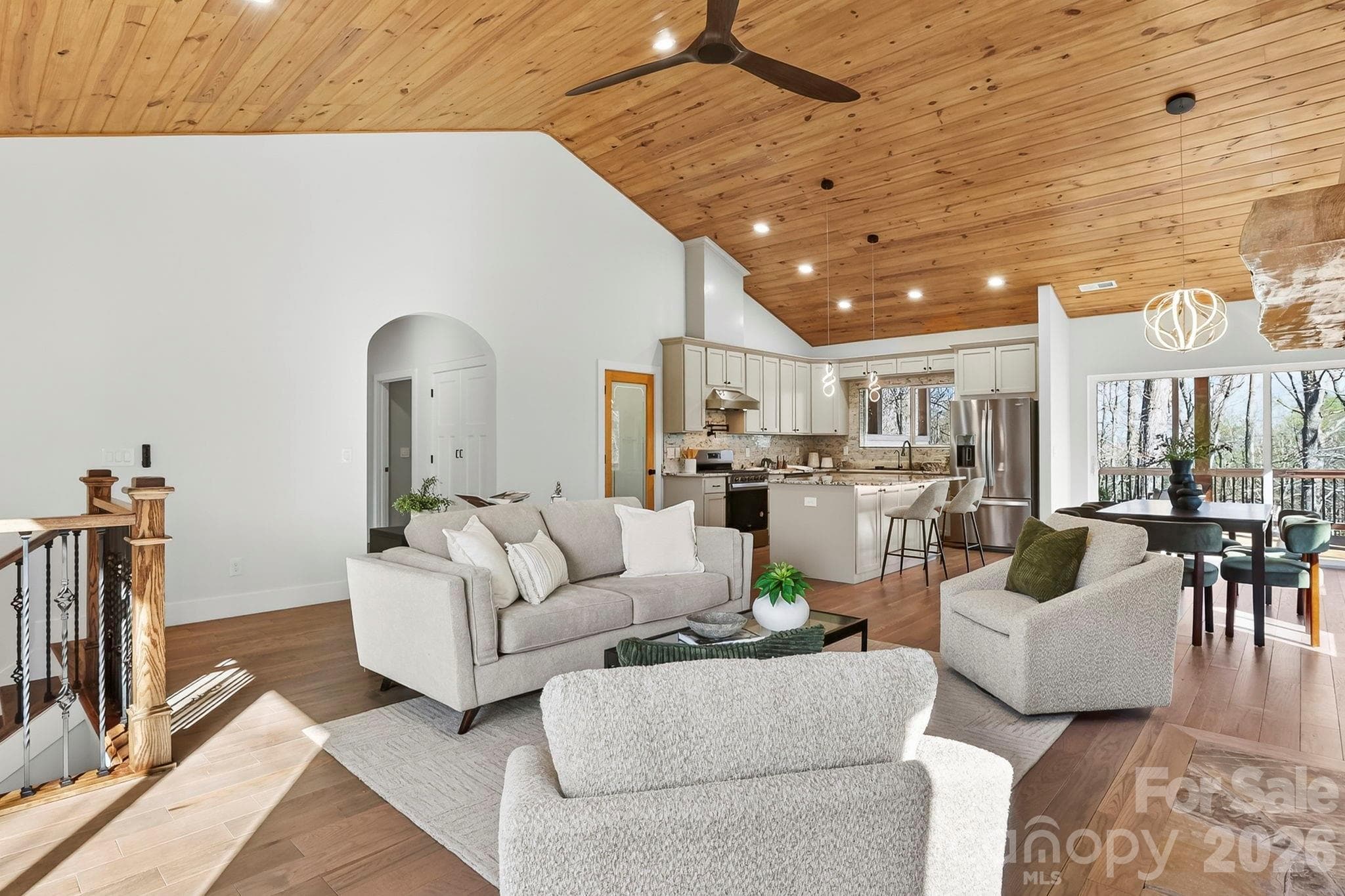 Single Family Residence at Hendersonville, photo 4 of 37