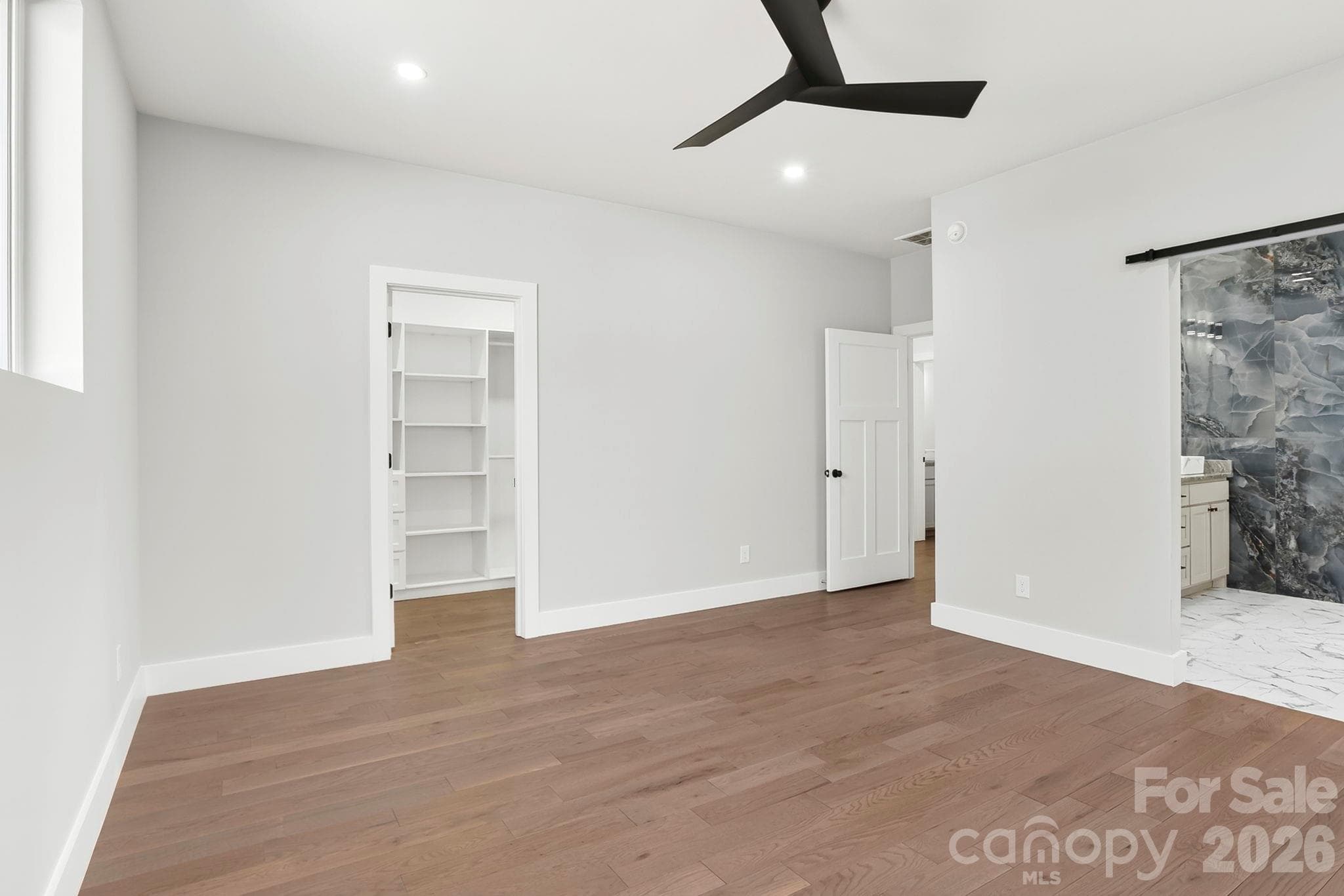 Single Family Residence at Hendersonville, photo 8 of 37