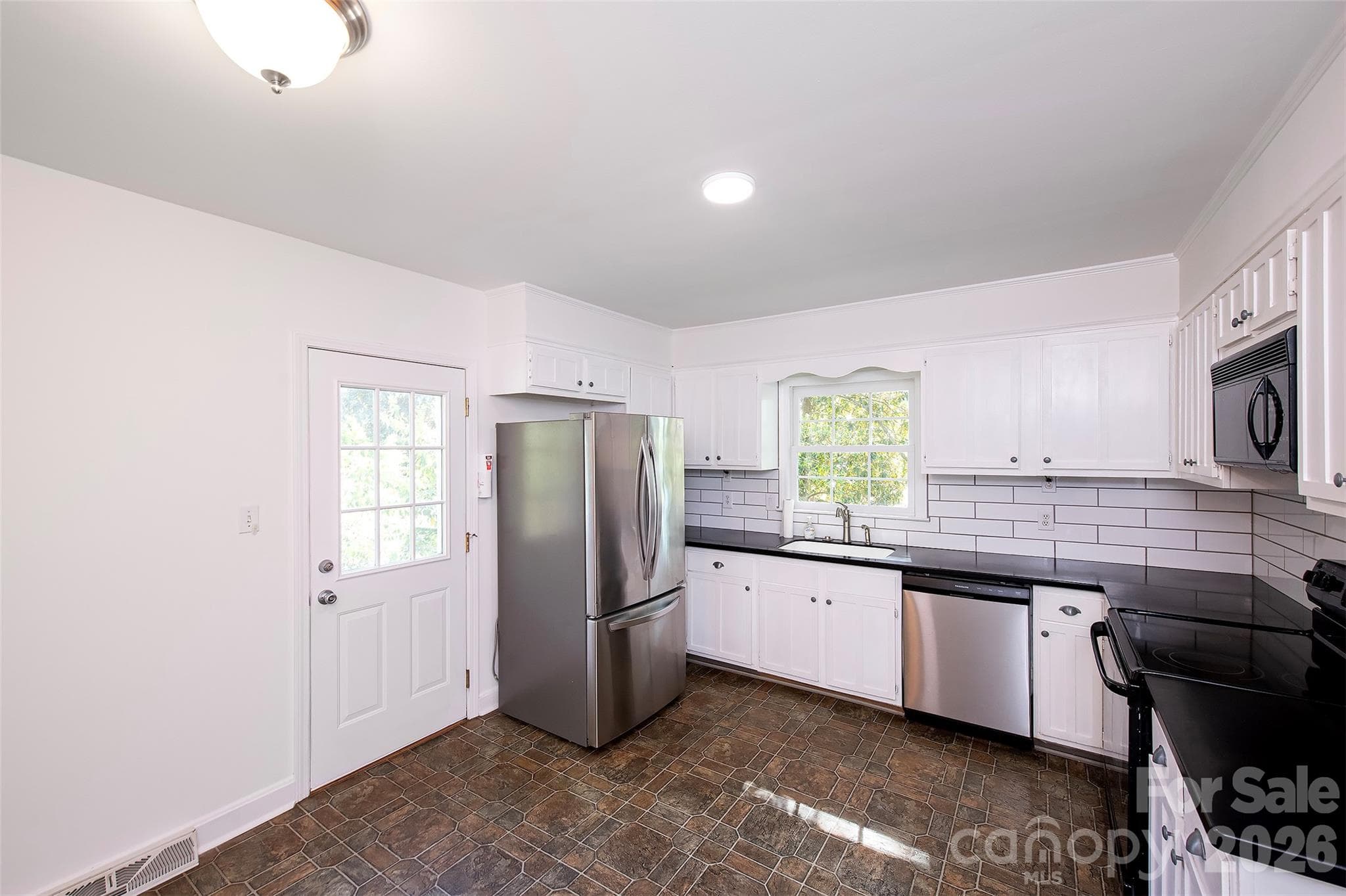 Single Family Residence at 6629 Knightswood Drive, Charlotte, photo 9 of 38
