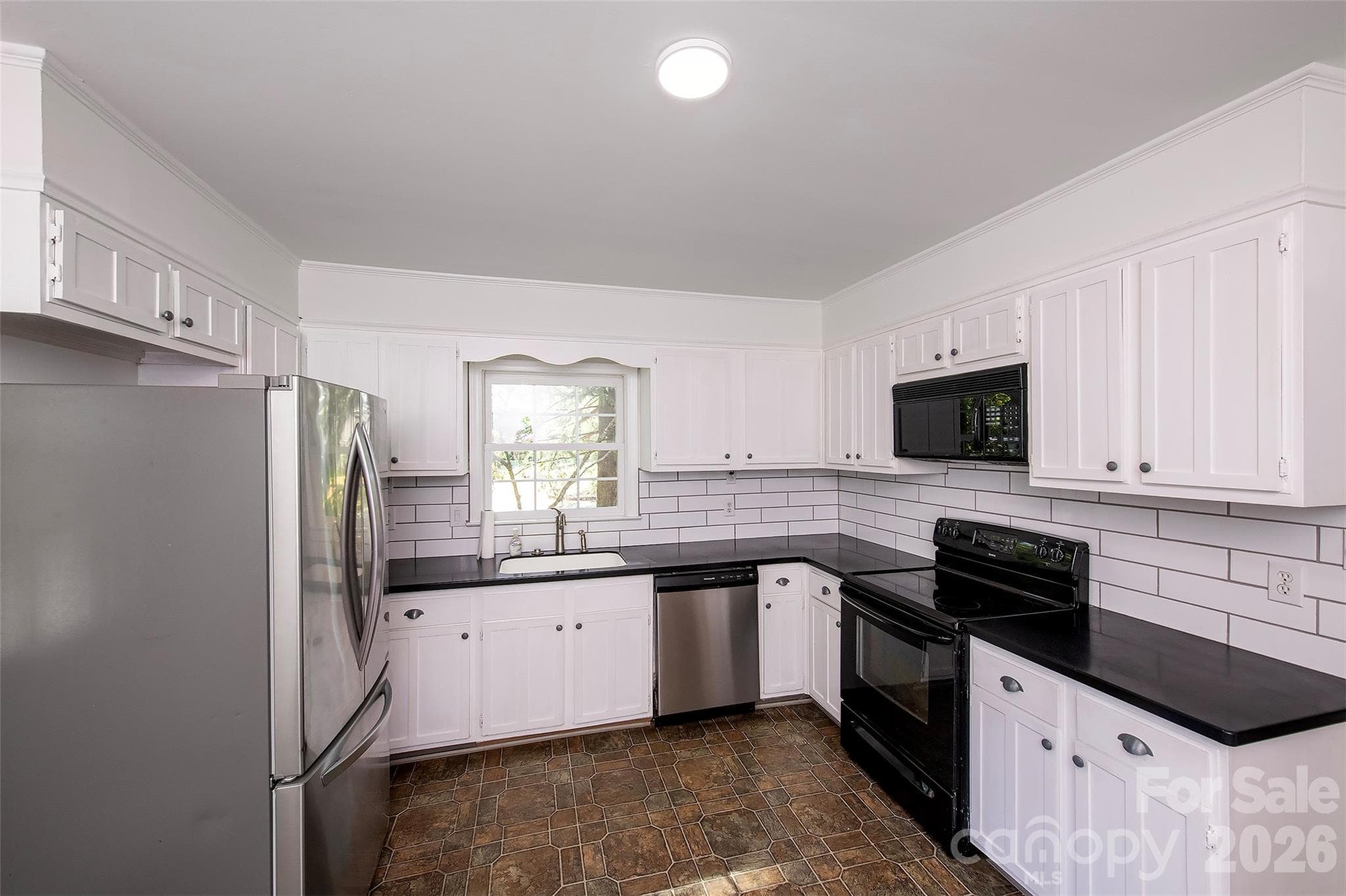 Single Family Residence at 6629 Knightswood Drive, Charlotte, photo 10 of 38