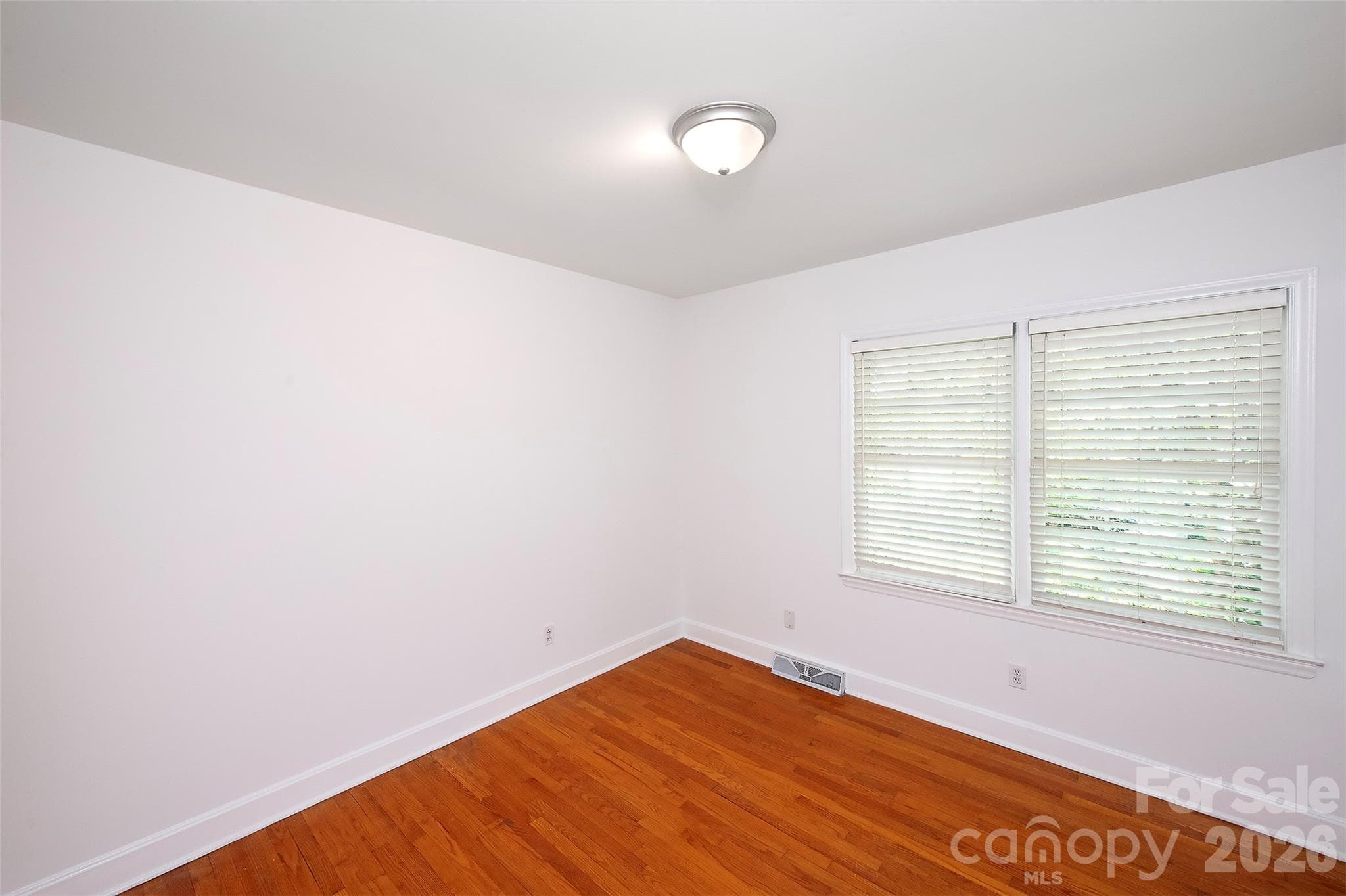 Single Family Residence at 6629 Knightswood Drive, Charlotte, photo 12 of 38