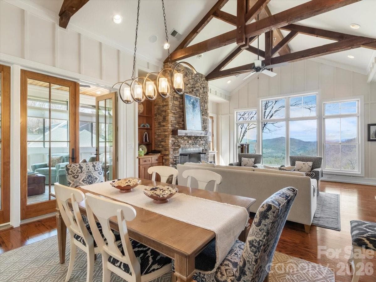DINING AREA VIEWS - Burnsville