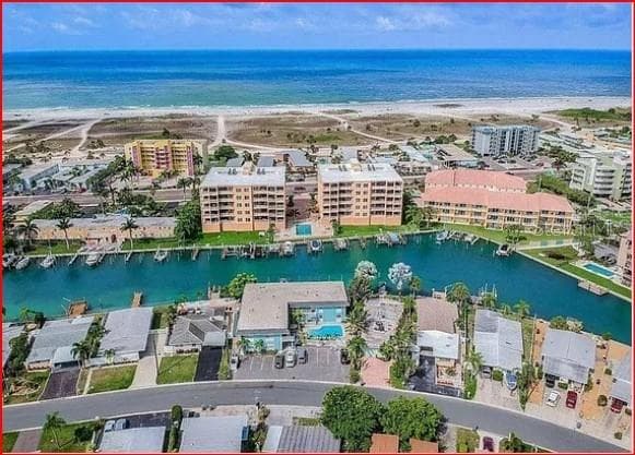 Condominium at 11440 1ST ST E #6, TREASURE ISLAND, photo 3 of 36