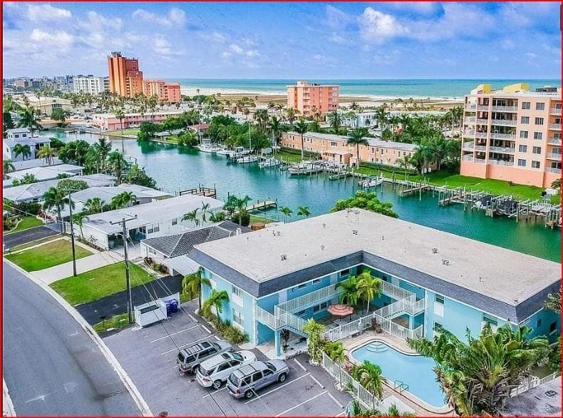 Condominium at 11440 1ST ST E #6, TREASURE ISLAND, photo 4 of 36